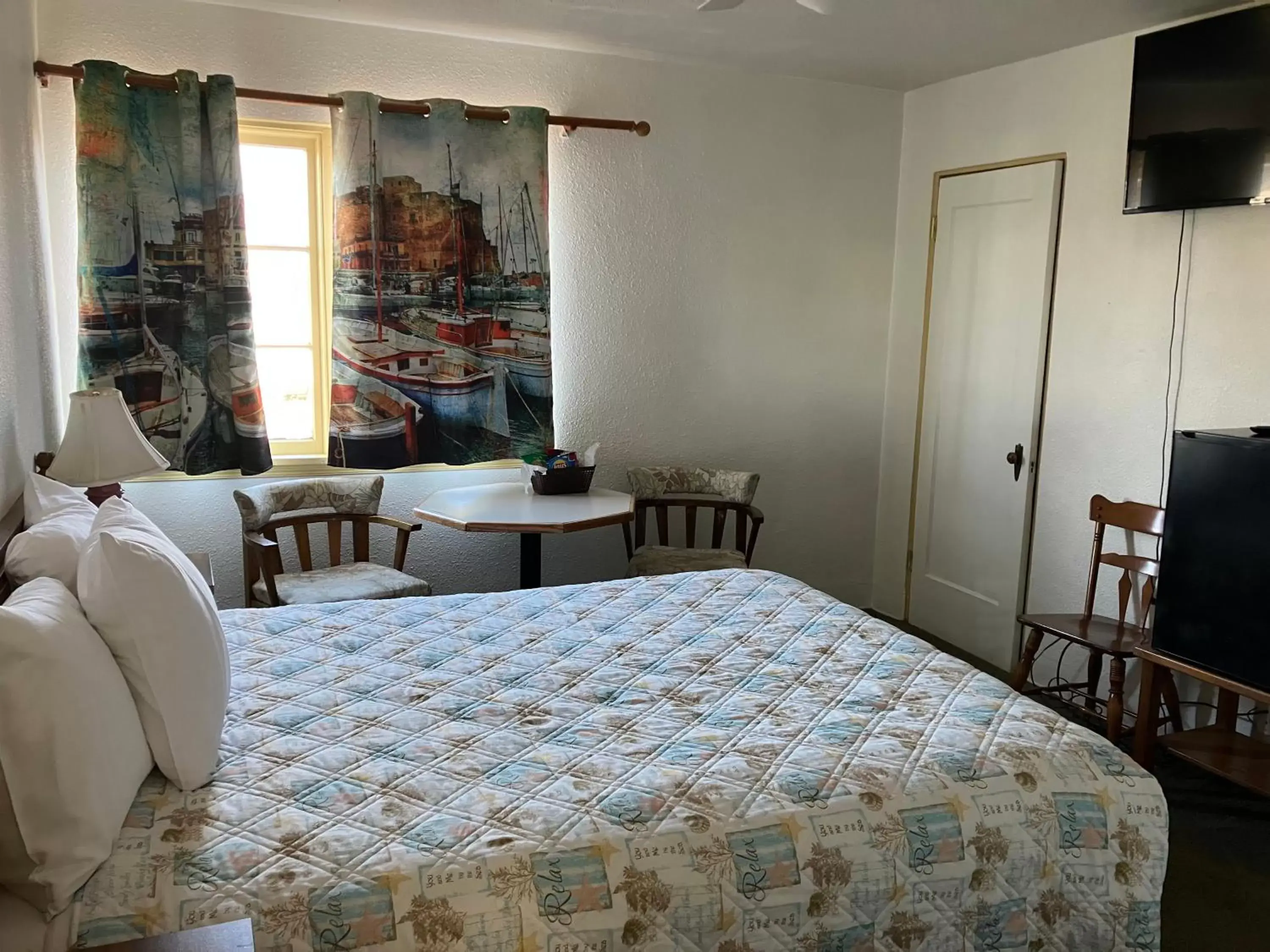 Queen Suite in Lighthouse Inn Queen Suite in Lighthouse Inn