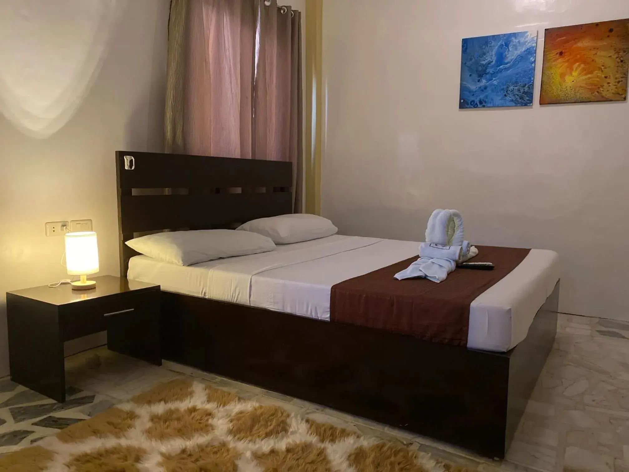 Deluxe Queen Studio in Papa Freds Beach Resort Deluxe Queen Studio in Papa Freds Beach Resort