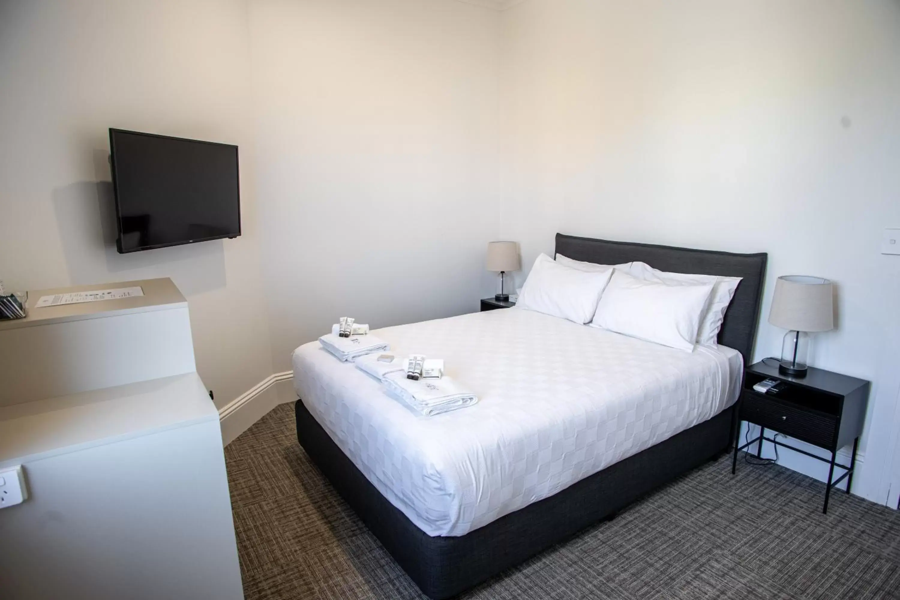 Family Room with Shared Bathroom in The Albion Hotel Family Room with Shared Bathroom in The Albion Hotel