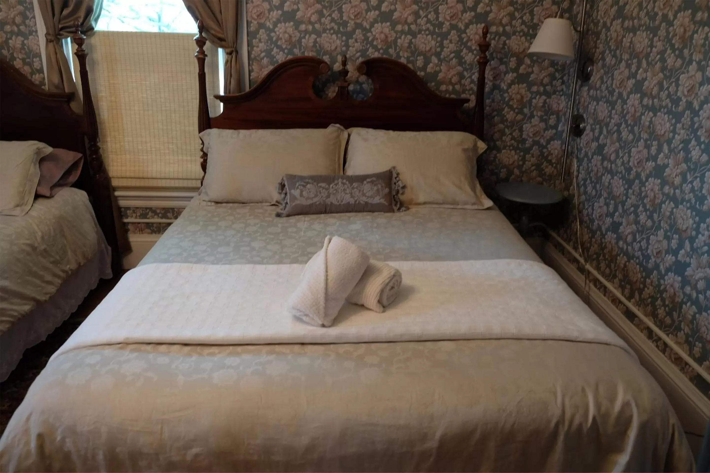 Quadruple Room with Bath in Guilford Bed and Breakfast Quadruple Room with Bath in Guilford Bed and Breakfast