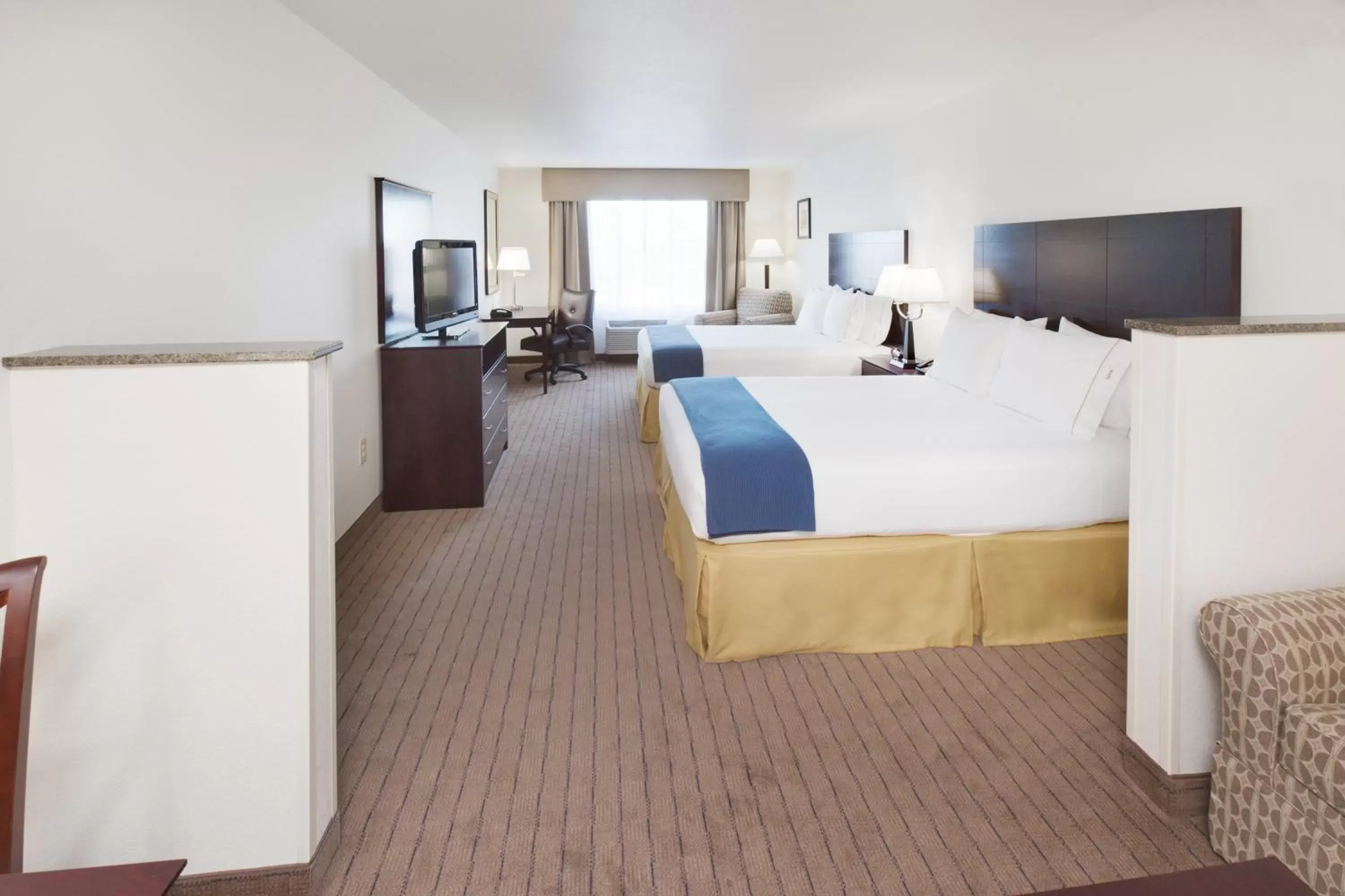 Standard Queen Room with Two Queen Beds in Holiday Inn Express & Suites - Omaha I - 80 by IHG Standard Queen Room with Two Queen Beds in Holiday Inn Express & Suites - Omaha I - 80 by IHG