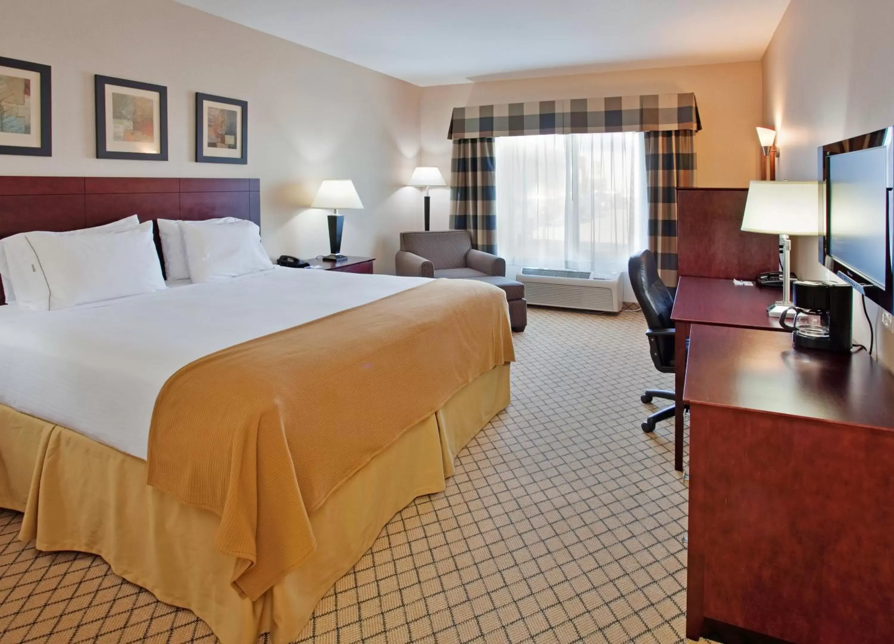 Holiday Inn Express Hotel & Suites Wichita Airport by IHG Holiday Inn Express Hotel & Suites Wichita Airport by IHG