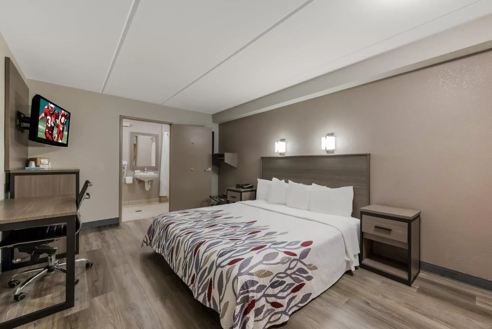 Deluxe King Room Disability Access Non-Smoking in Red Roof Inn Hickory Deluxe King Room Disability Access Non-Smoking in Red Roof Inn Hickory