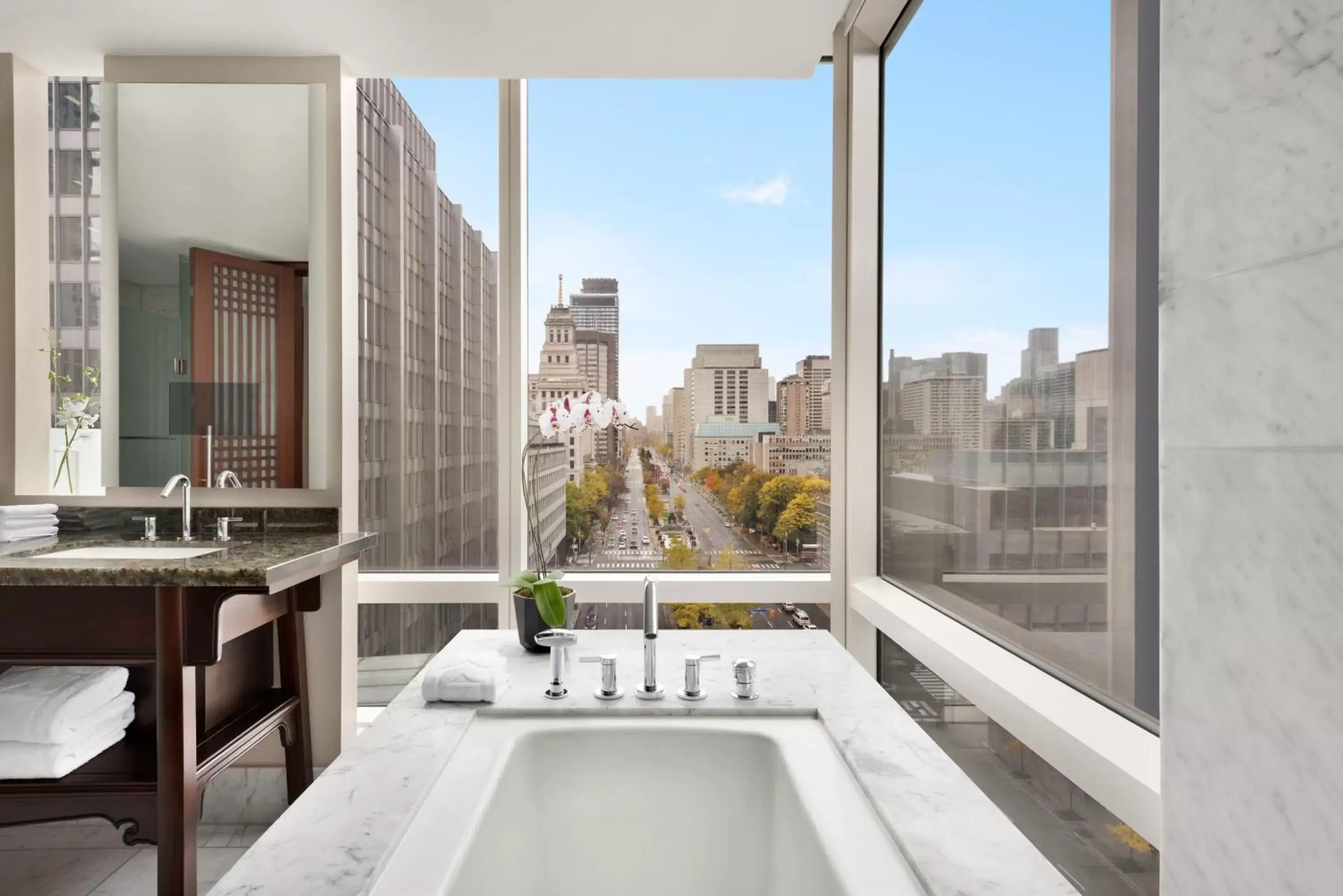 Premier View Room in Shangri-La Toronto Premier View Room in Shangri-La Toronto