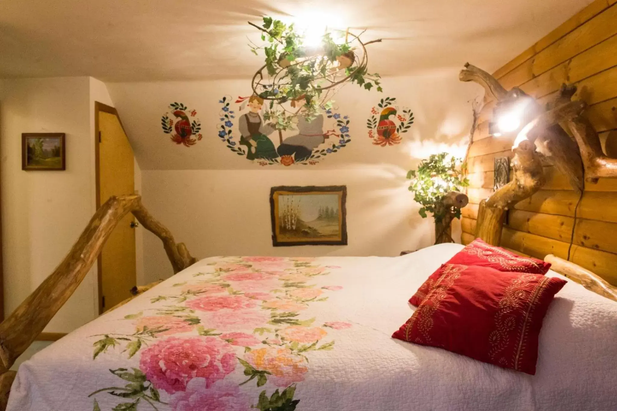 Comfort Quadruple Room in Log Country Inn Bed and Breakfast of Ithaca Comfort Quadruple Room in Log Country Inn Bed and Breakfast of Ithaca