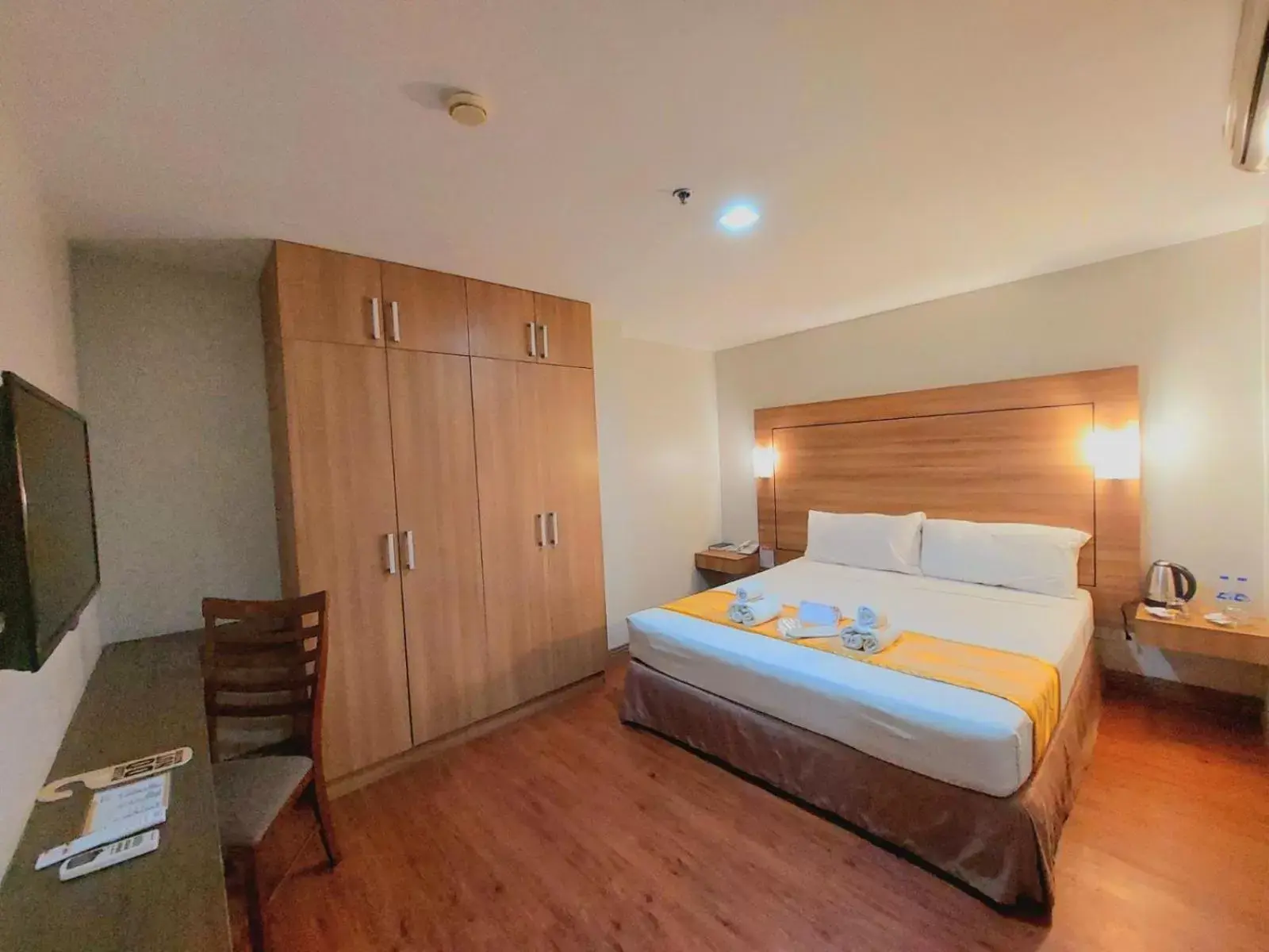 Standard Room no window in Tagaytay Hotel SixB Standard Room no window in Tagaytay Hotel SixB