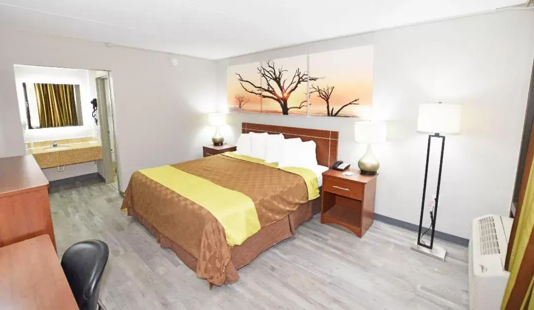 King Room with Courtyard View - Non-Smoking in Days Inn by Wyndham Midland King Room with Courtyard View - Non-Smoking in Days Inn by Wyndham Midland