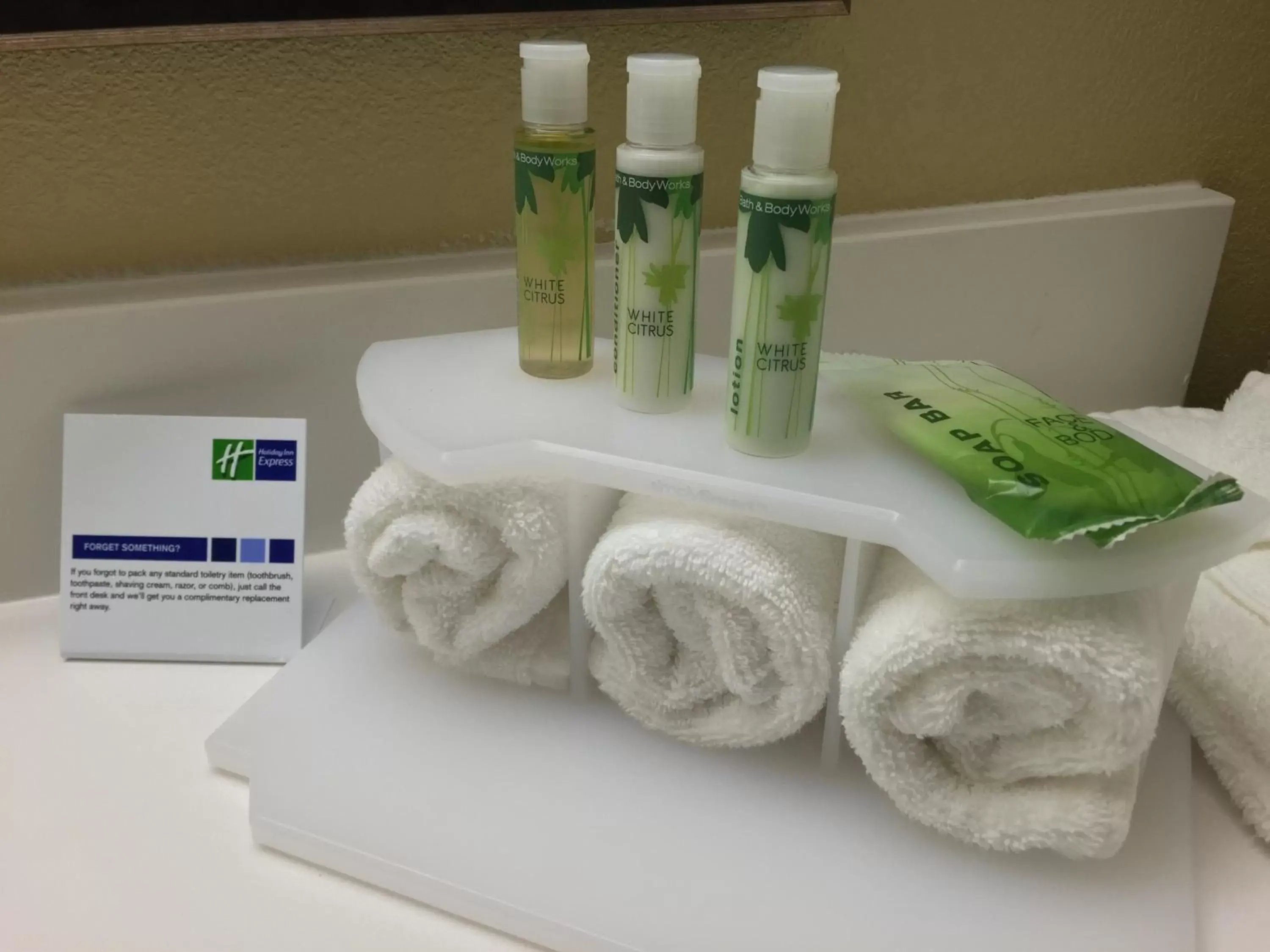 King room - Disability Access Hearing Accessible in Holiday Inn Express Chicago NW - Arlington Heights, an IHG Hotel King room - Disability Access Hearing Accessible in Holiday Inn Express Chicago NW - Arlington Heights, an IHG Hotel