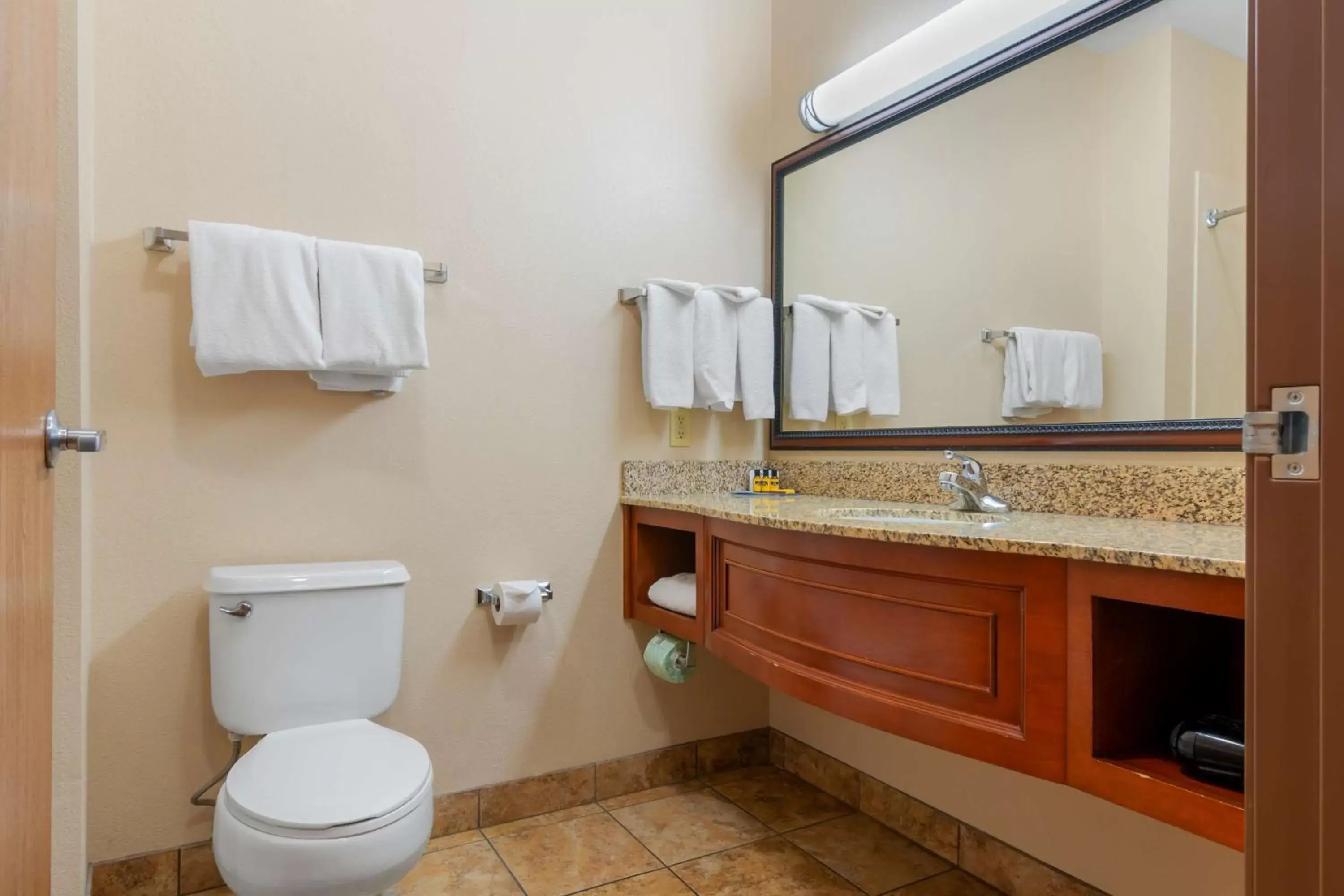 Standard King Room - Non-Smoking in Best Western Plus Butterfield Inn Standard King Room - Non-Smoking in Best Western Plus Butterfield Inn