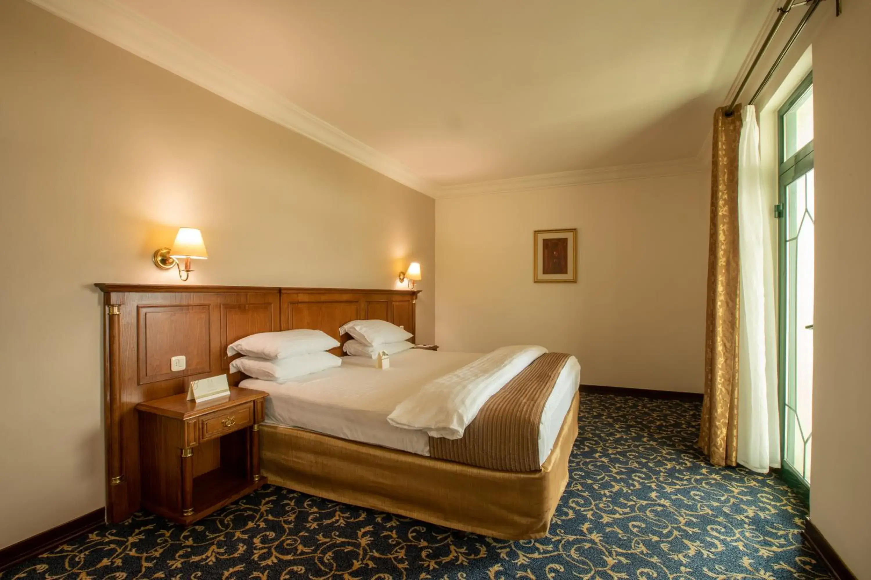 Executive Suite in Bristol Hotel Executive Suite in Bristol Hotel