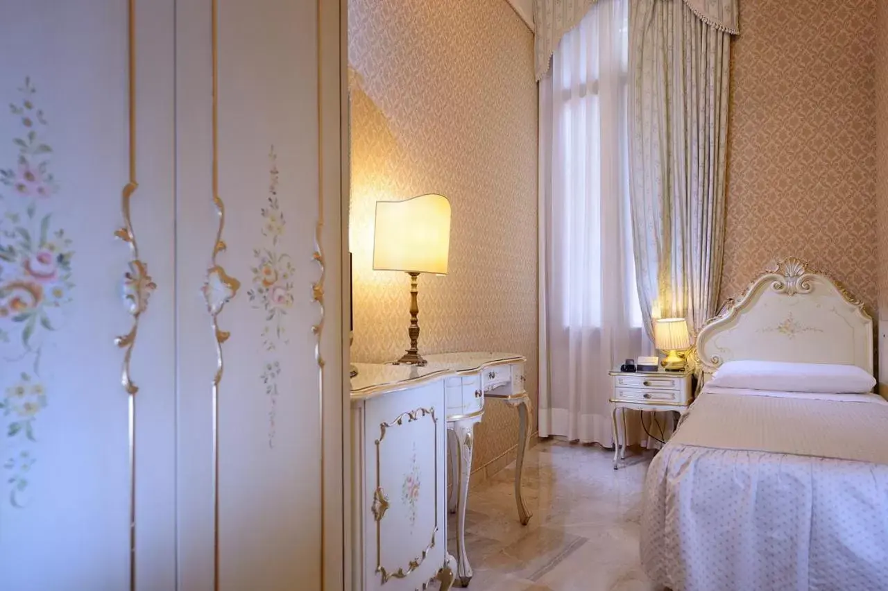 Classic Single Room - single occupancy in Hotel Canaletto Classic Single Room - single occupancy in Hotel Canaletto