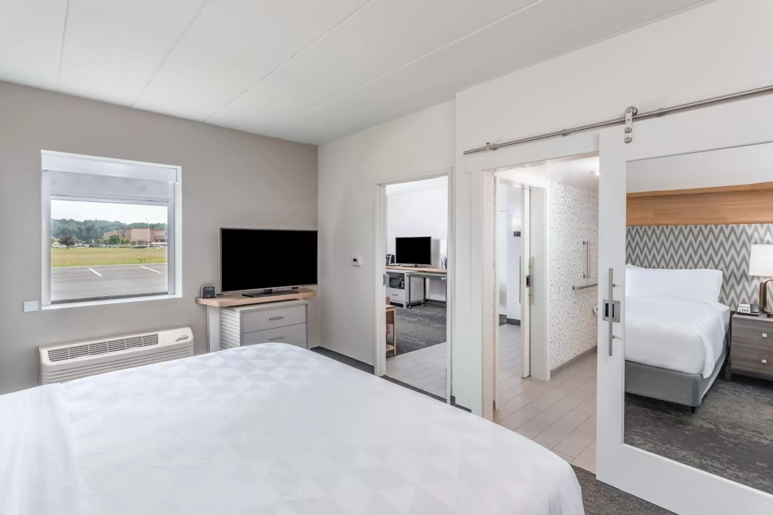 Suite - Mobility Access Roll in Shower/Non-Smoking in Holiday Inn - Columbus by IHG Suite - Mobility Access Roll in Shower/Non-Smoking in Holiday Inn - Columbus by IHG