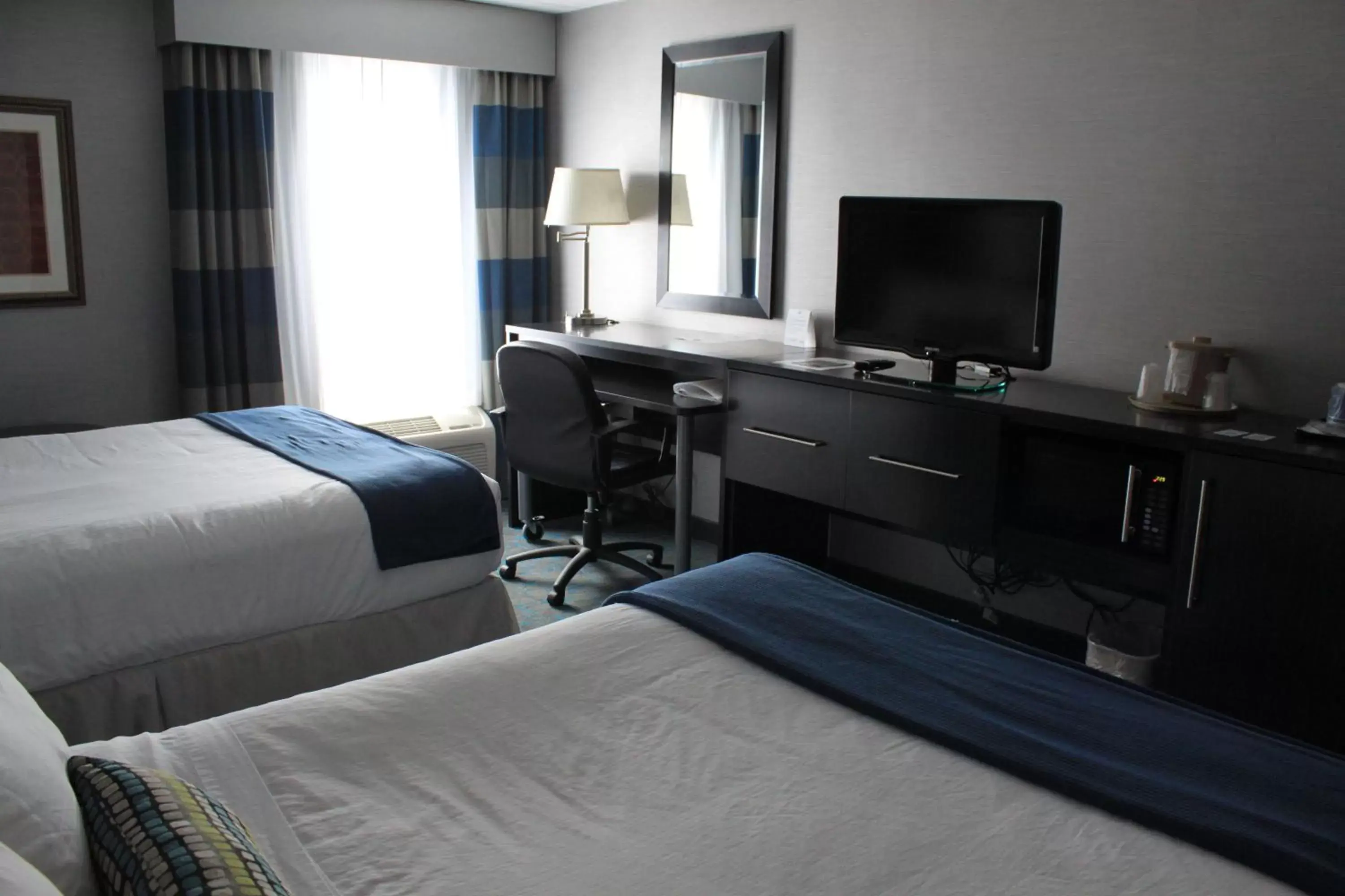 Standard Queen Room with Two Queen Beds - Communications Accessible in Holiday Inn Express Janesville-I-90 & US Highway 14 by IHG Standard Queen Room with Two Queen Beds - Communications Accessible in Holiday Inn Express Janesville-I-90 & US Highway 14 by IHG
