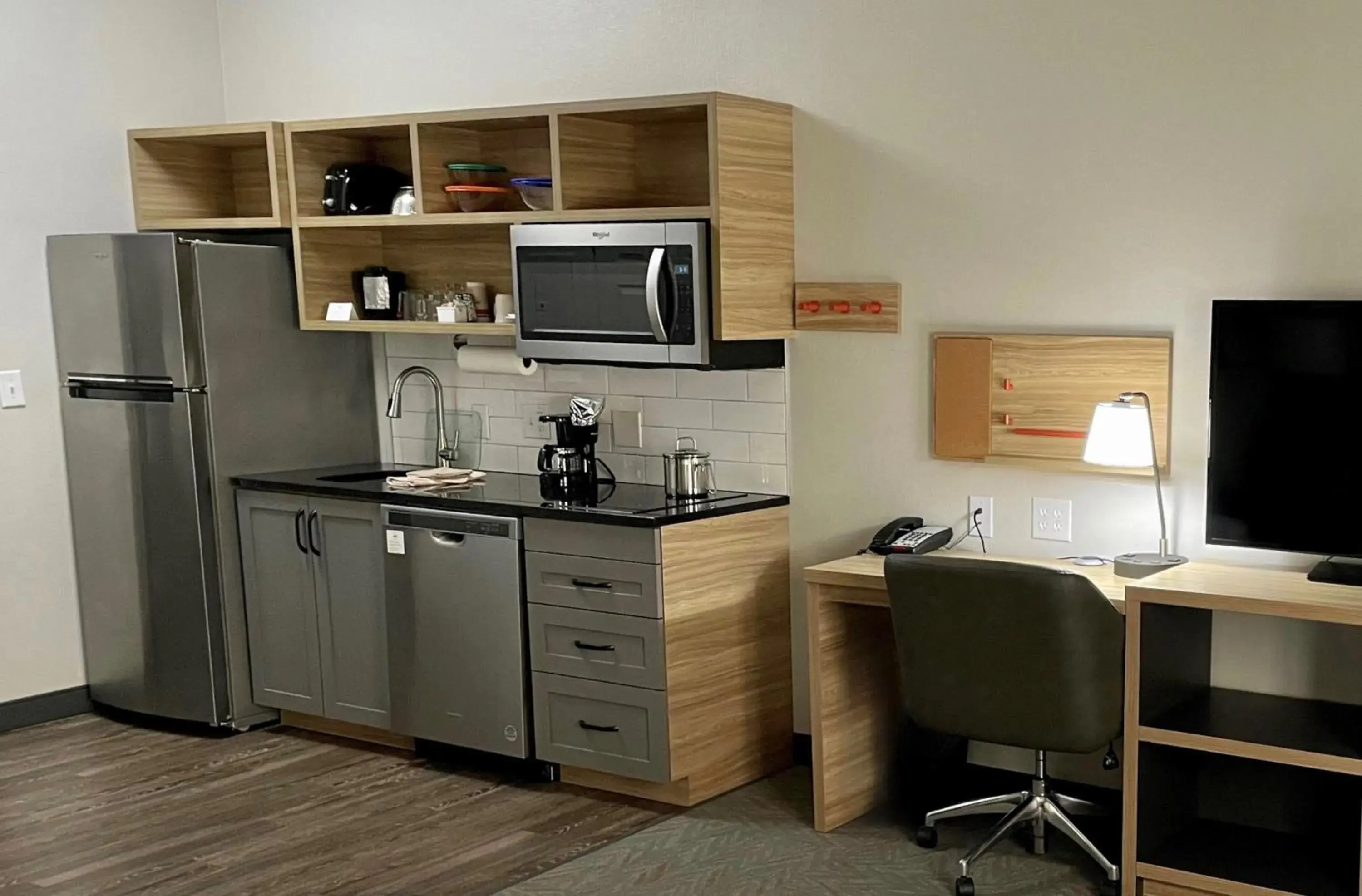 Studio Queen Suite with Communications Accessible Tub in Candlewood Suites Tuscaloosa by IHG Studio Queen Suite with Communications Accessible Tub in Candlewood Suites Tuscaloosa by IHG