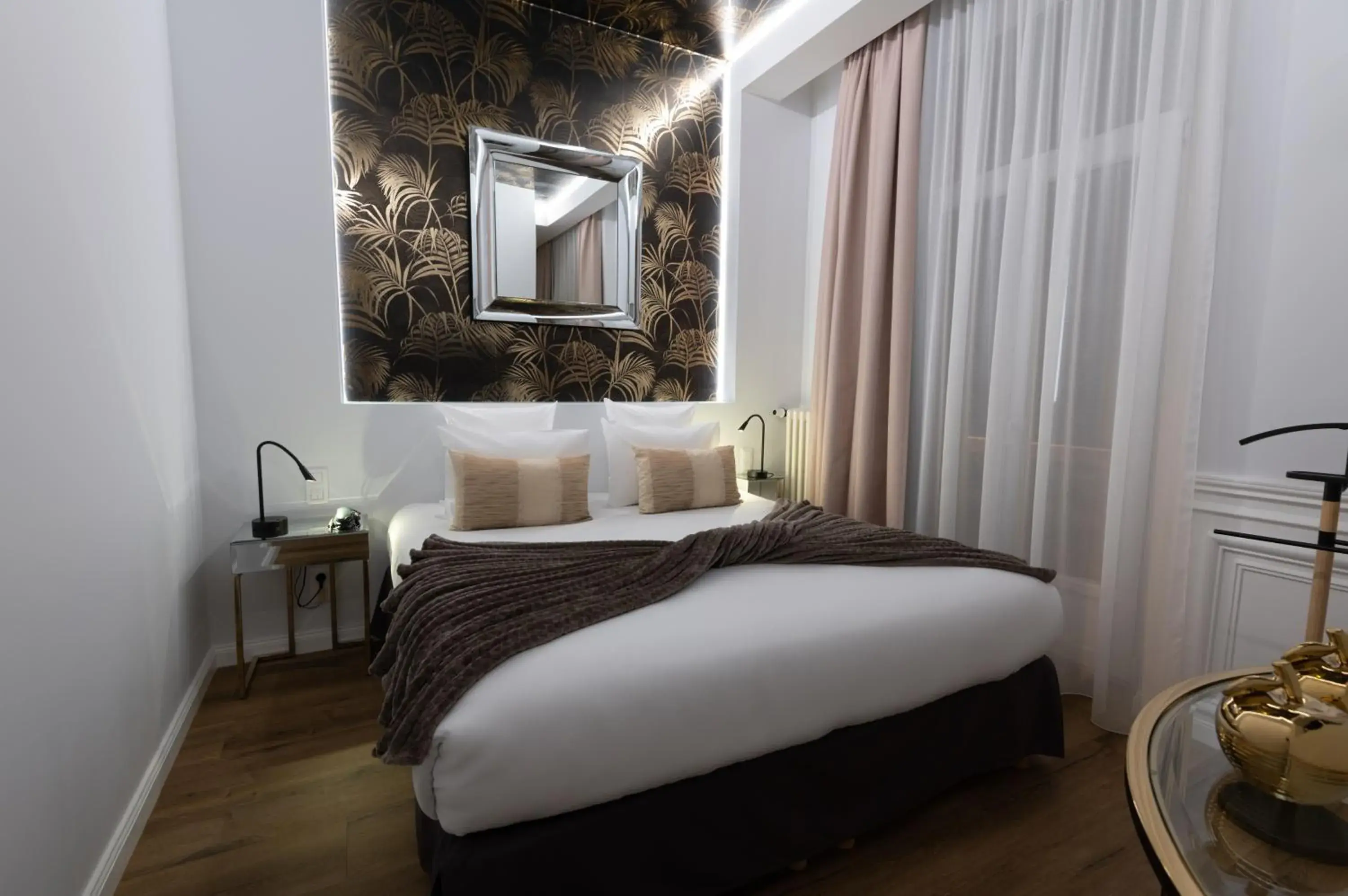 Chambre Prestige - Vue Citadelle in Grand Hôtel Du Tonneau D'Or Chambre Prestige - Vue Citadelle in Grand Hôtel Du Tonneau D'Or