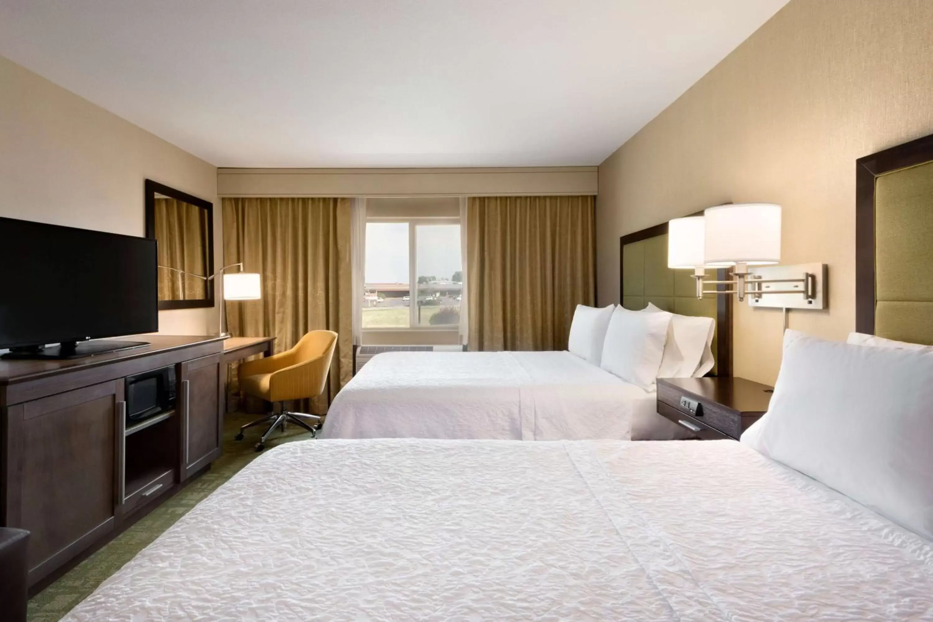 Queen Room with Two Queen Beds - Hearing Access/Non-Smoking in Hampton Inn Gillette Queen Room with Two Queen Beds - Hearing Access/Non-Smoking in Hampton Inn Gillette