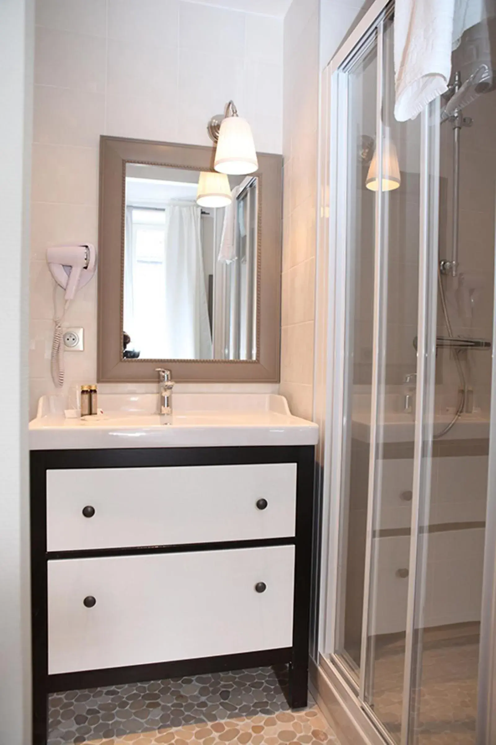 Family Room in Hôtel Le Roncevaux Family Room in Hôtel Le Roncevaux