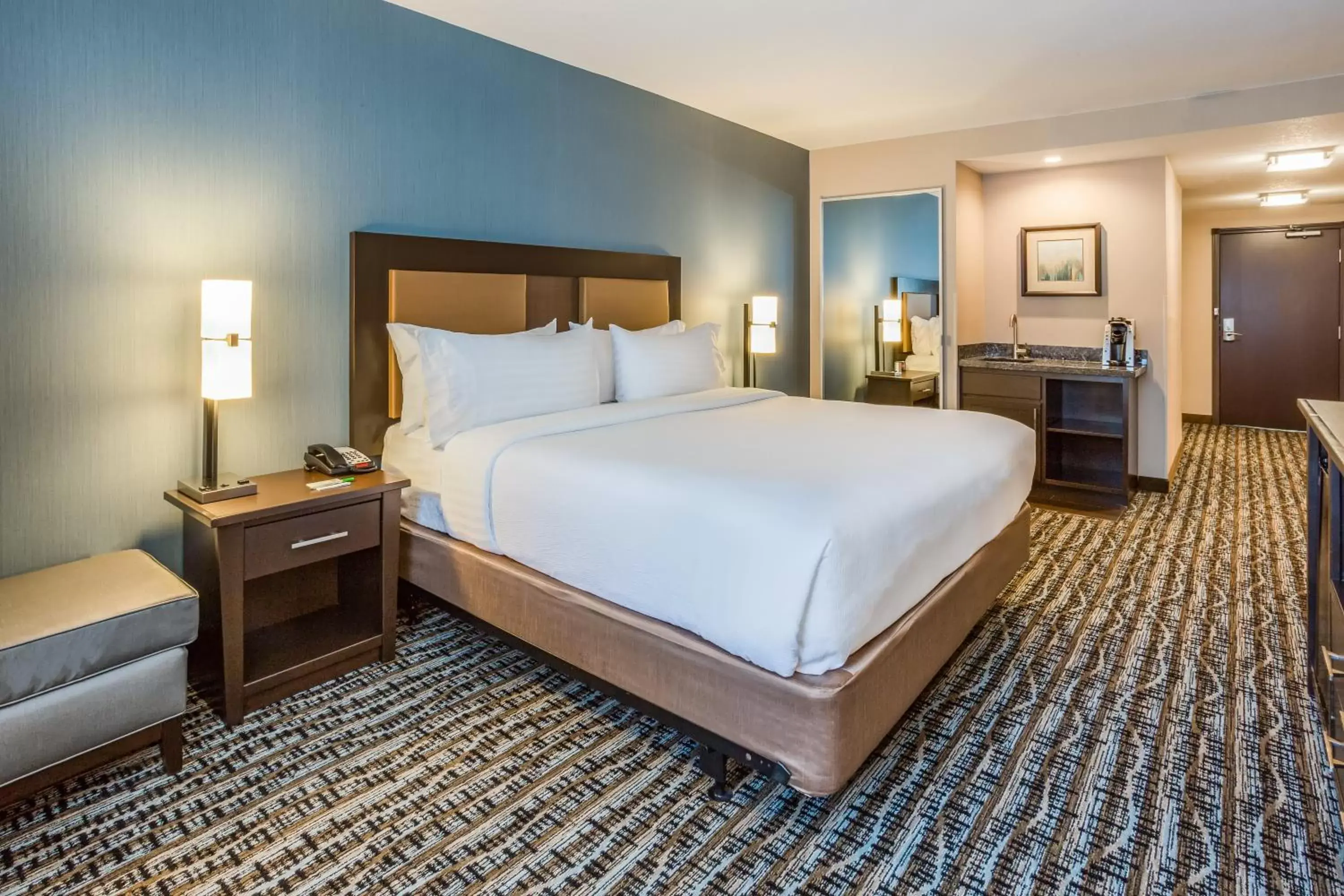 Standard King Room with Mobility Accessible Tub in Holiday Inn South Jordan - SLC South by IHG Standard King Room with Mobility Accessible Tub in Holiday Inn South Jordan - SLC South by IHG