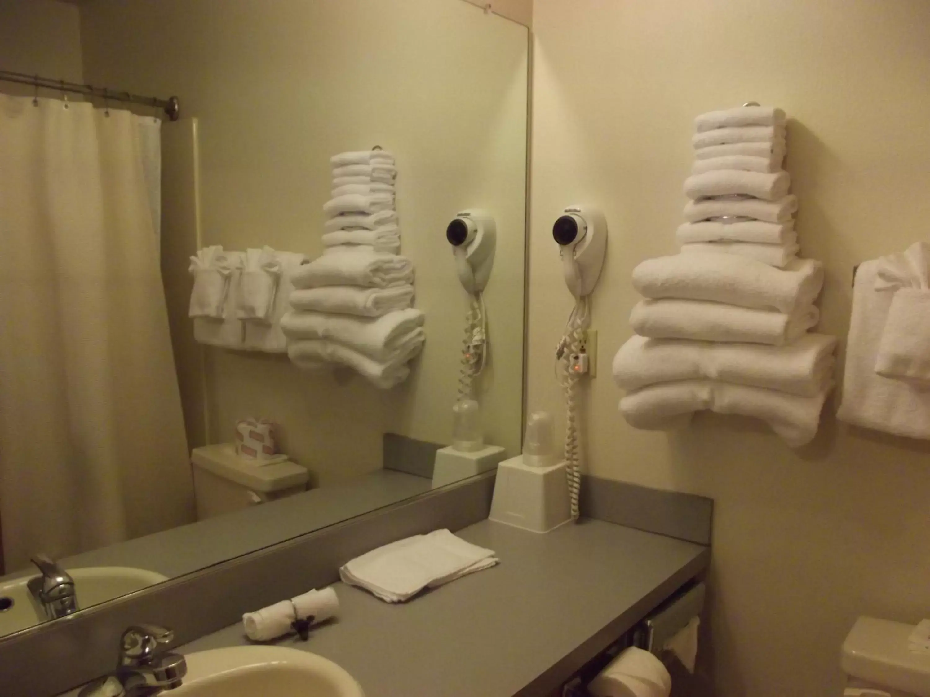 Deluxe Junior Suite in Hillcrest Inn Deluxe Junior Suite in Hillcrest Inn