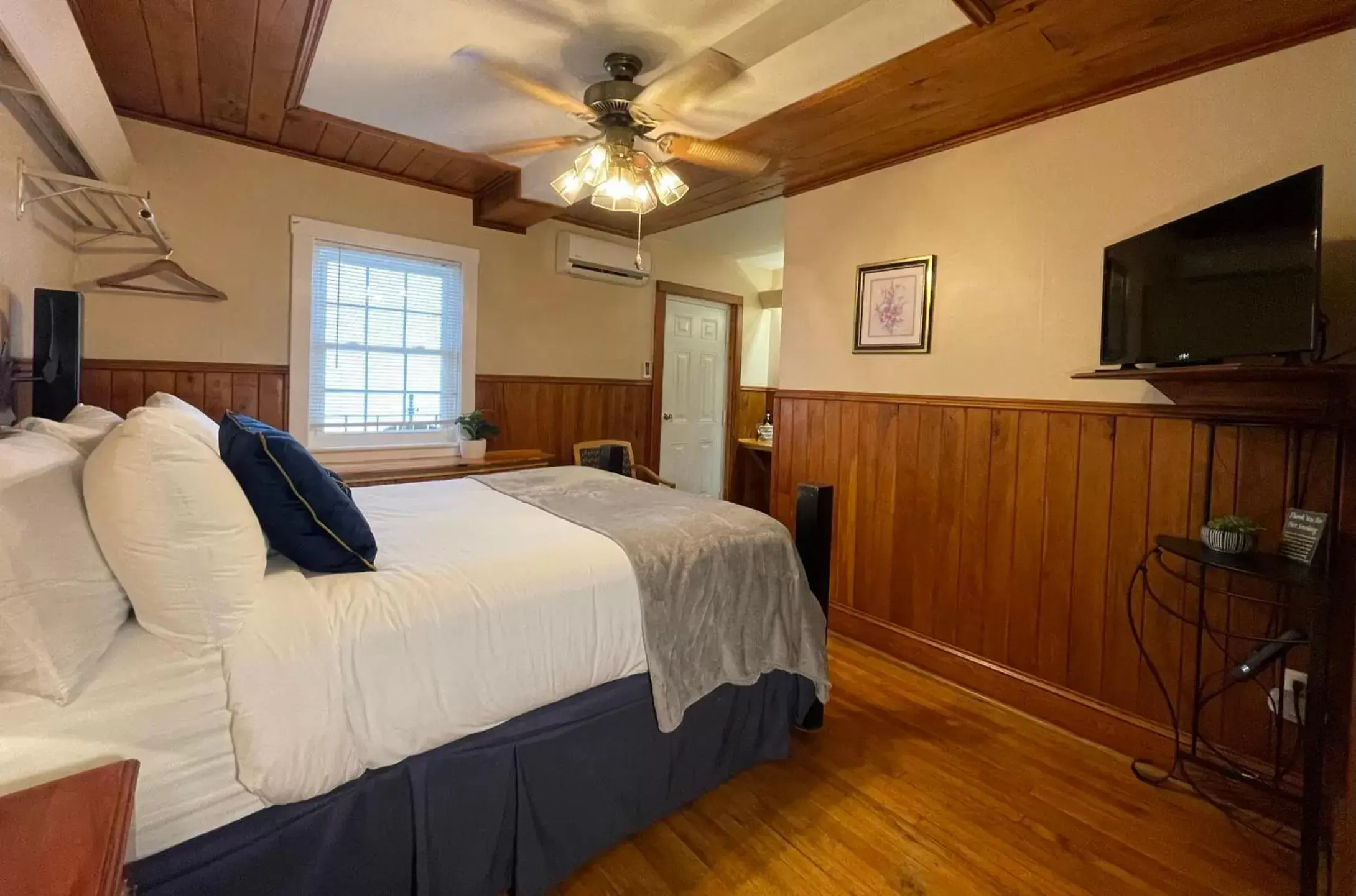 Room 306 in Skyline Village Inn Room 306 in Skyline Village Inn