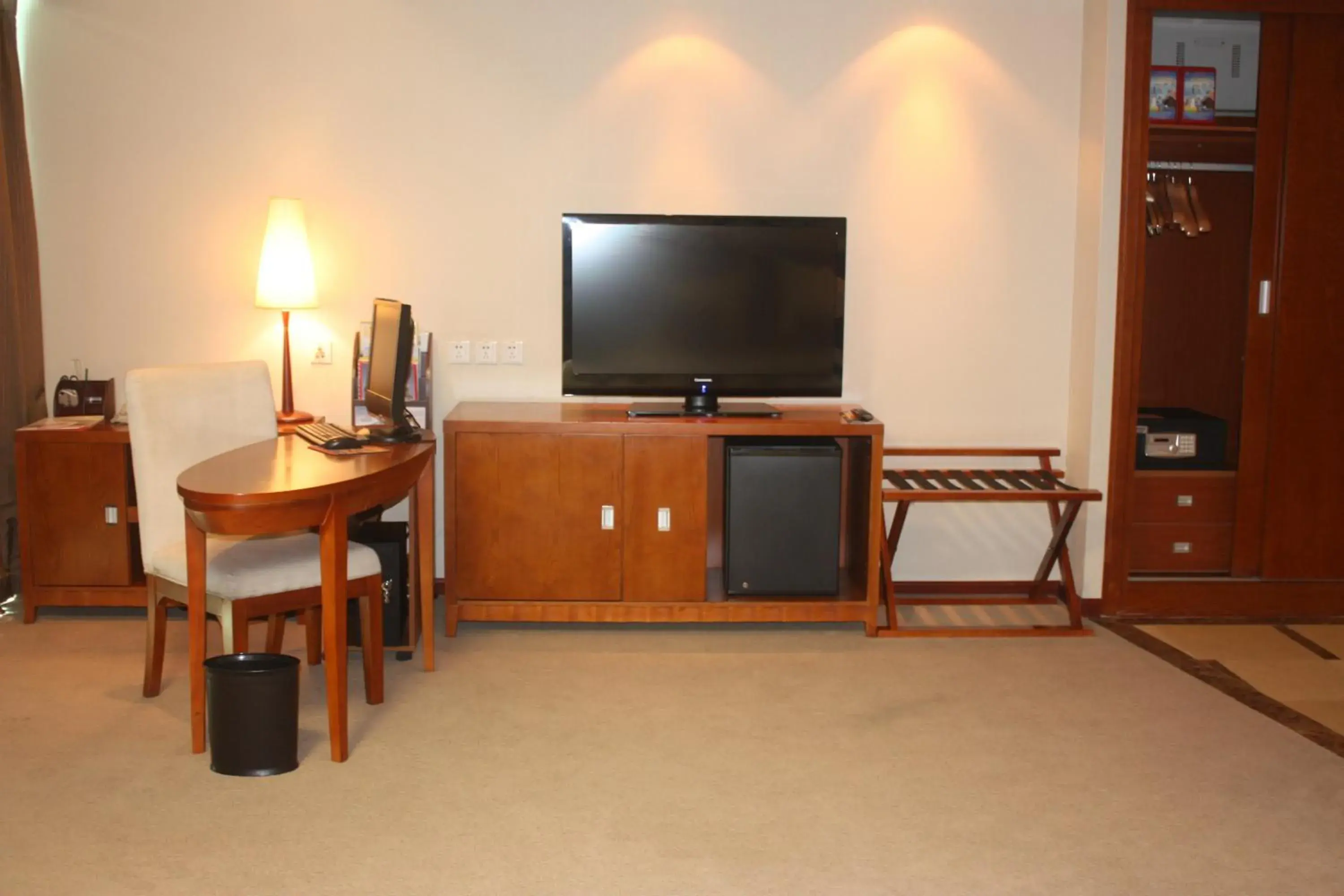 Circle Room in Super House International Circle Room in Super House International