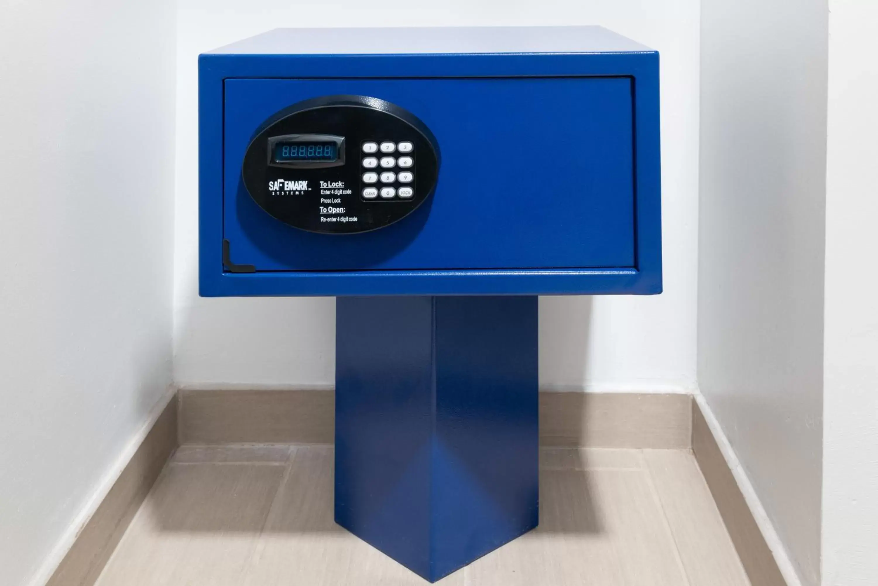 King Suite with Sofa Bed - Non-Smoking in Holiday Inn Express & Suites Boston - Cambridge by IHG King Suite with Sofa Bed - Non-Smoking in Holiday Inn Express & Suites Boston - Cambridge by IHG