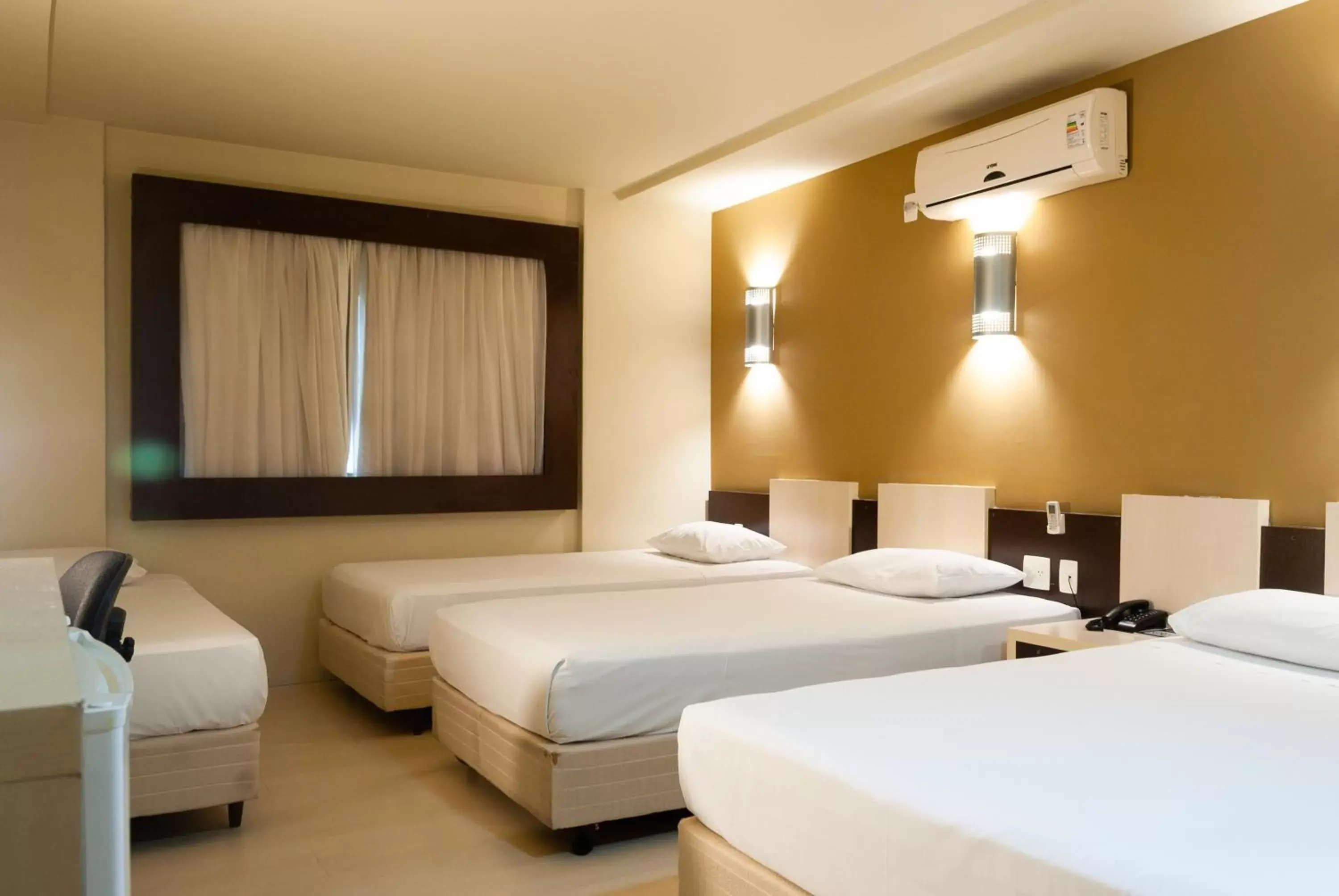 Superior Family Room in Master Curitiba Hotel - 1,6 km do Estádio Couto Pereira - Show Superior Family Room in Master Curitiba Hotel - 1,6 km do Estádio Couto Pereira - Show