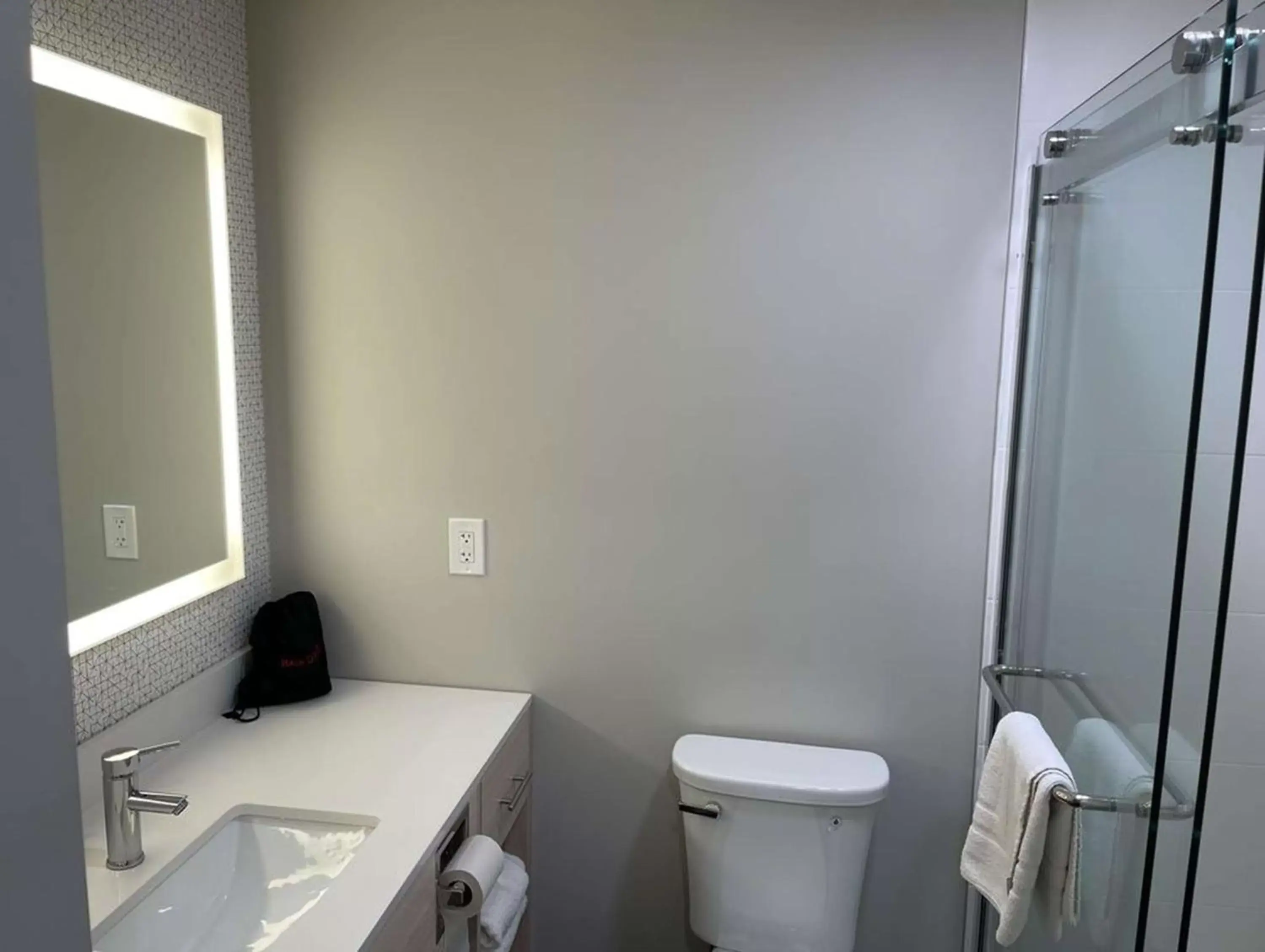 Suite with Three Queen beds (Not Pet-Friendly) in Woodwards White Mountain Resort, BW Signature Collection Suite with Three Queen beds (Not Pet-Friendly) in Woodwards White Mountain Resort, BW Signature Collection