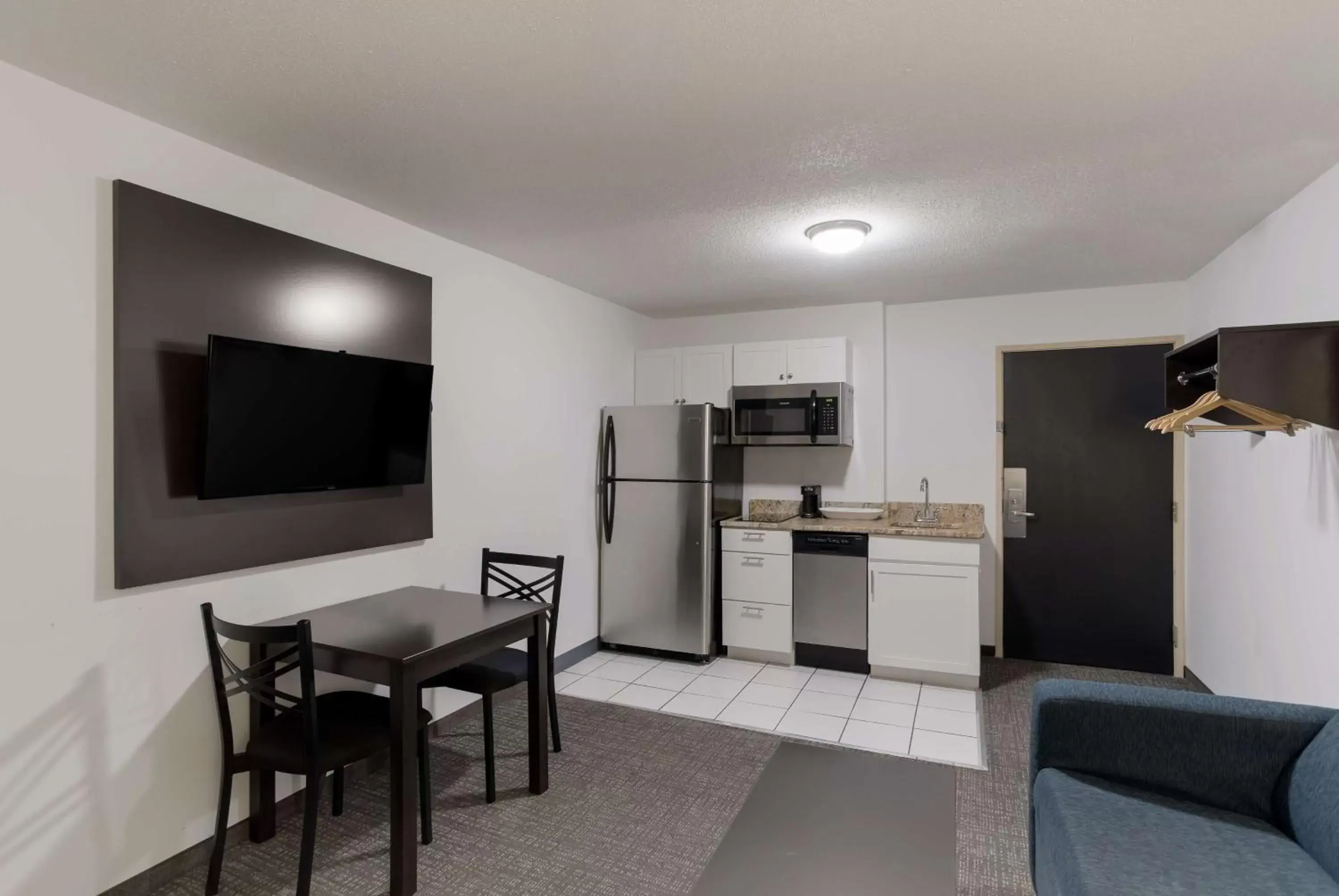 Two-Bedrooms King Suite in SureStay Hotel by Best Western Presque Isle Two-Bedrooms King Suite in SureStay Hotel by Best Western Presque Isle