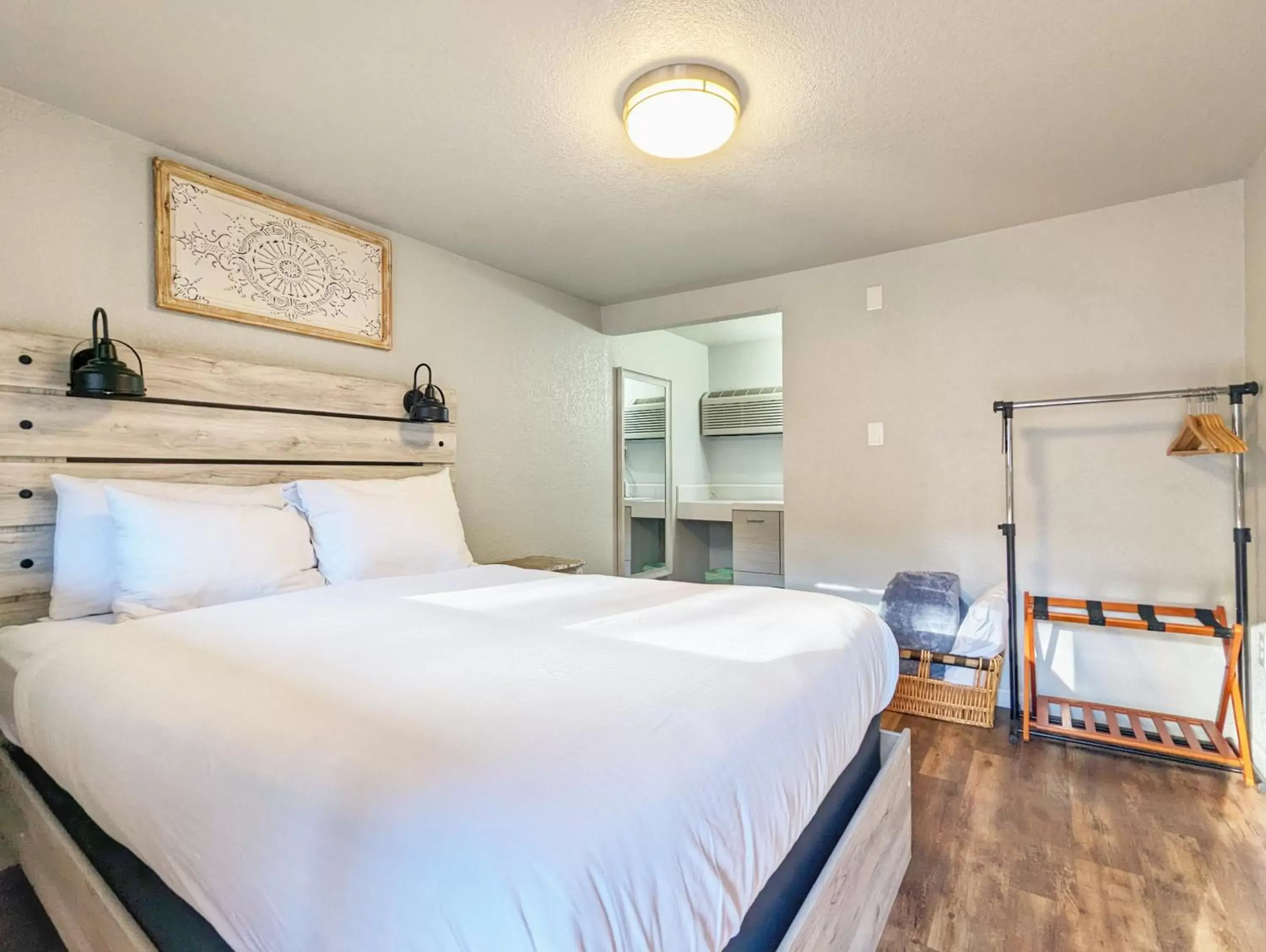 Suite with Mountain View in The Fountain Creek Inn of Manitou Springs Suite with Mountain View in The Fountain Creek Inn of Manitou Springs