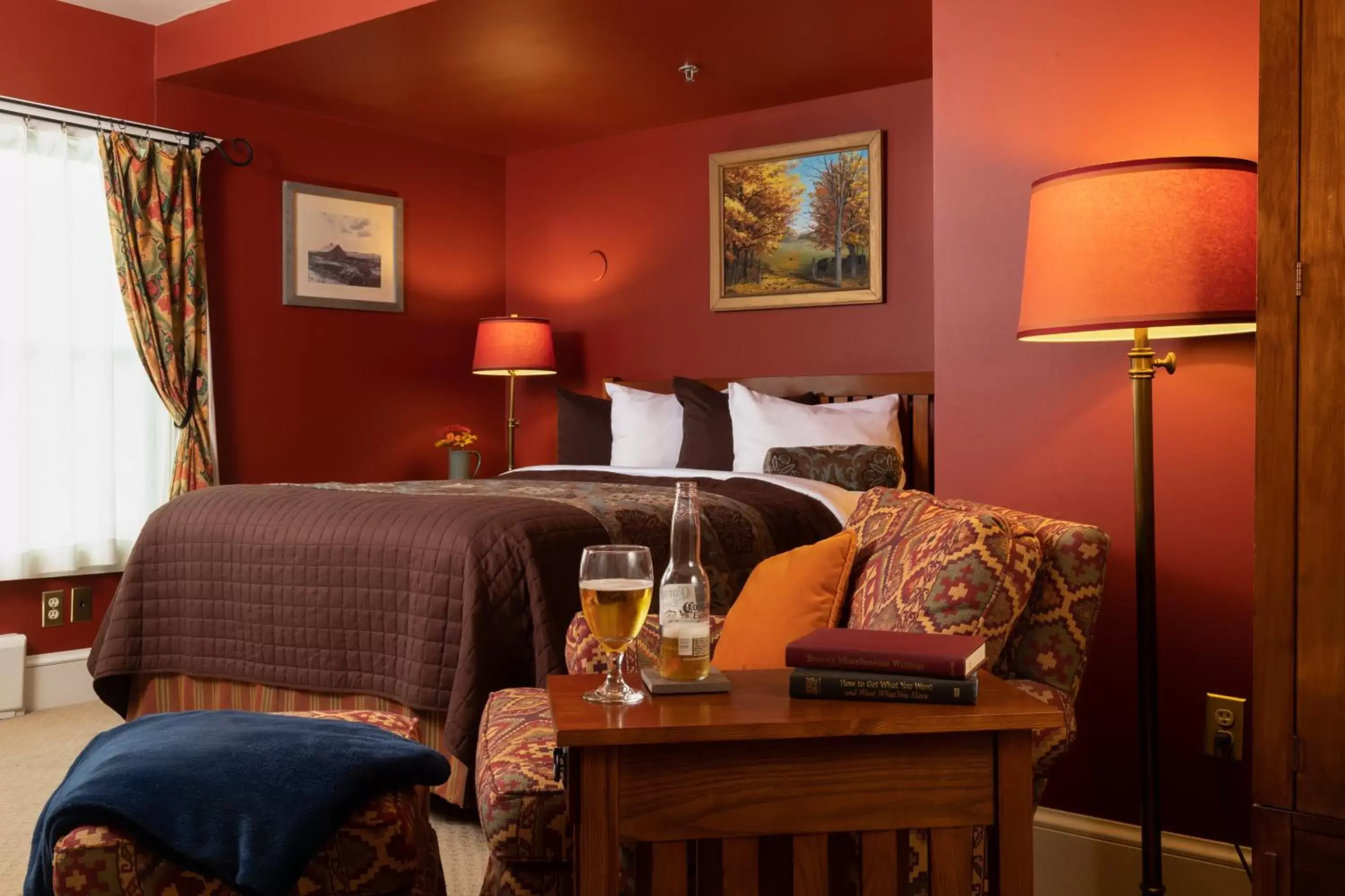 Queen Suite with Spa Bath in Lake Pointe Inn Queen Suite with Spa Bath in Lake Pointe Inn