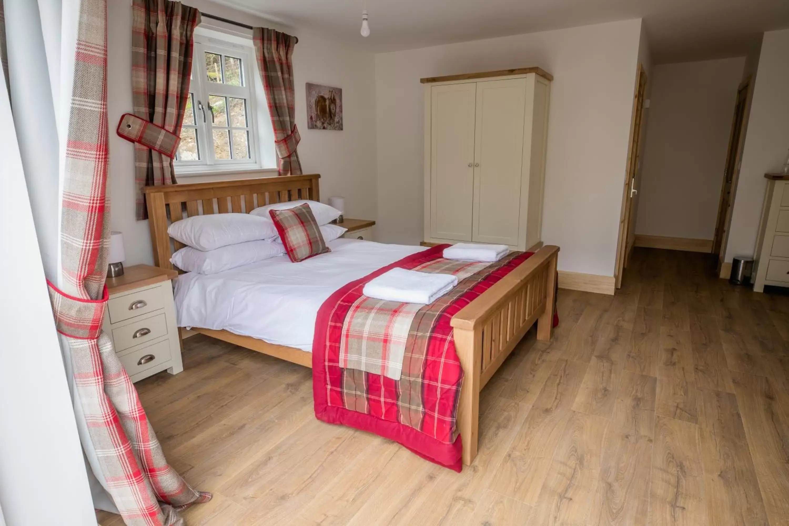 King Room with Roll-In Shower - Disability Access in Penbont House King Room with Roll-In Shower - Disability Access in Penbont House