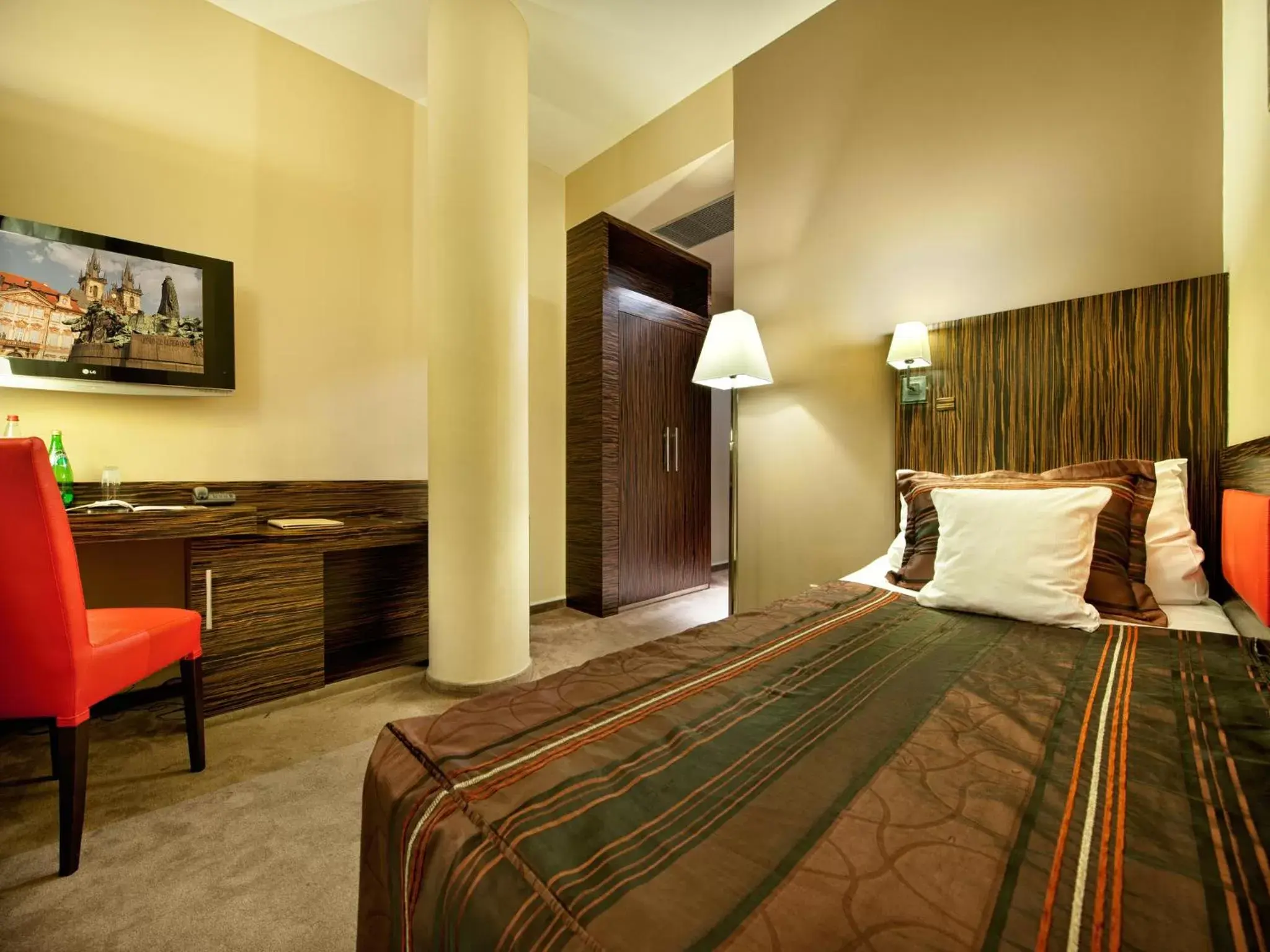 Single Room in EA Hotel Crystal Palace Single Room in EA Hotel Crystal Palace