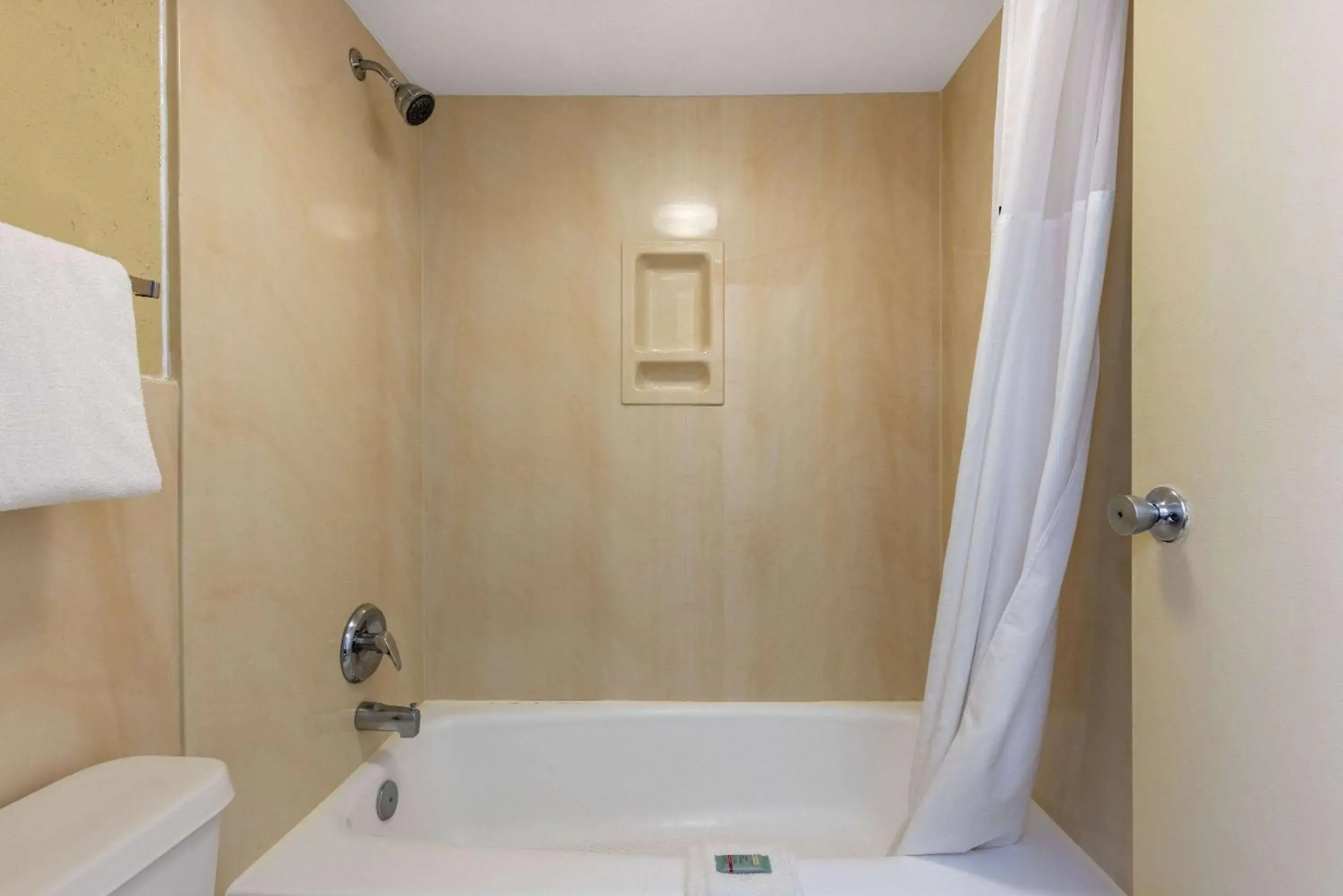 Double Room - Smoking in Howard Johnson by Wyndham Salem Hotel & Conference Center Double Room - Smoking in Howard Johnson by Wyndham Salem Hotel & Conference Center