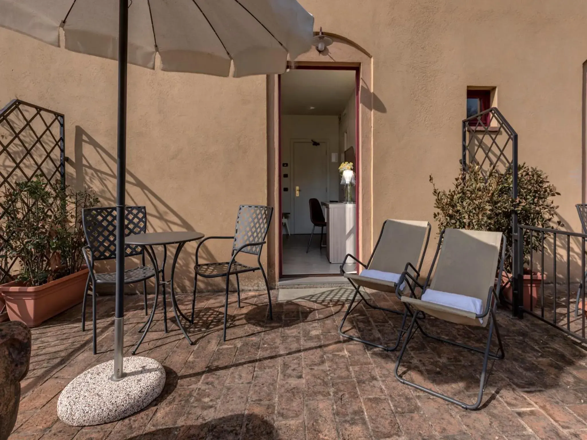 Family Junior Suite with Garden in Hotel & Restaurant Casolare Le Terre Rosse Family Junior Suite with Garden in Hotel & Restaurant Casolare Le Terre Rosse