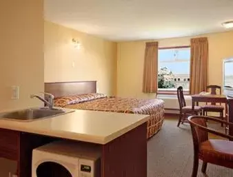 Deluxe King Suite in Super 8 by Wyndham Fort Saskatchewan Deluxe King Suite in Super 8 by Wyndham Fort Saskatchewan