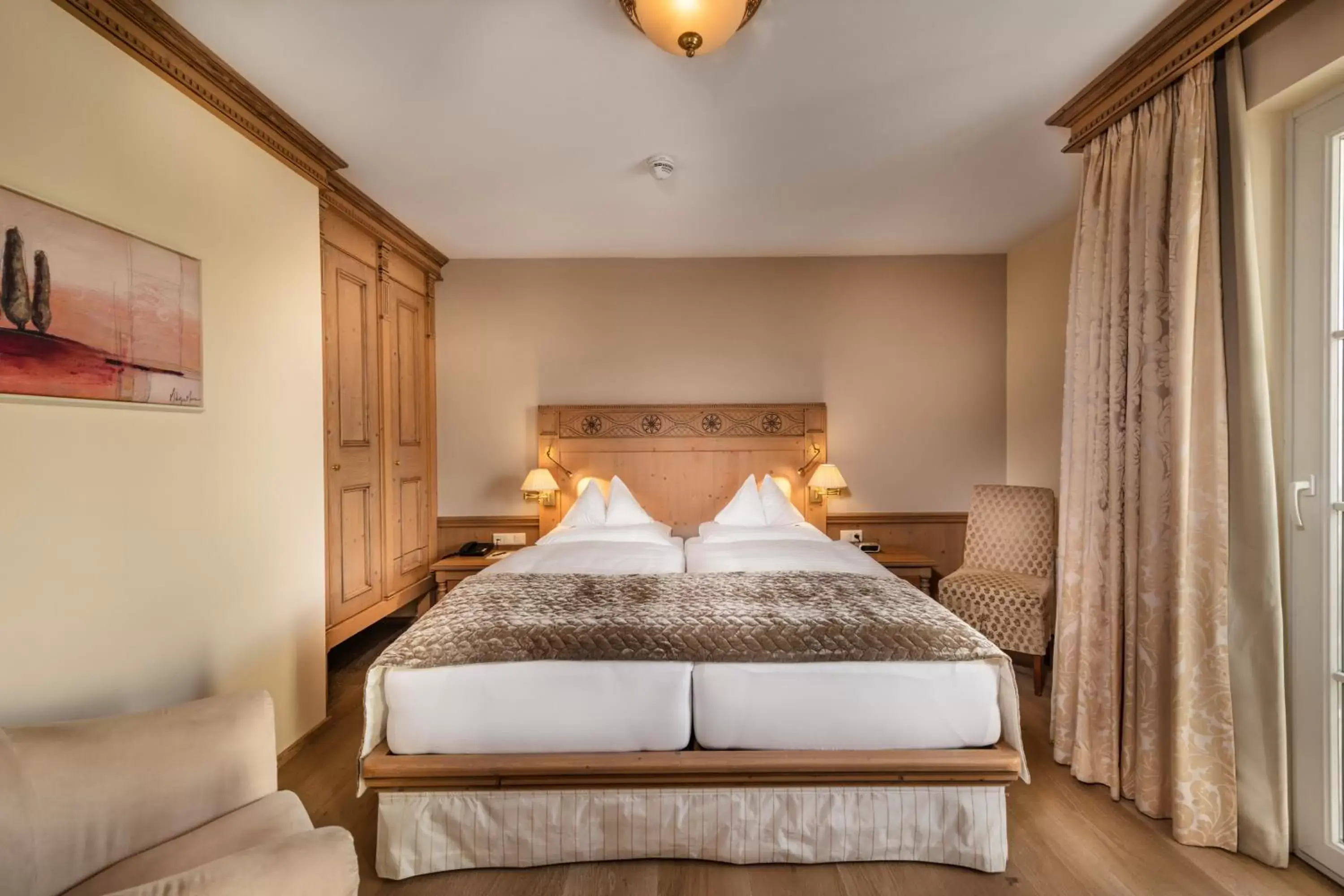 Superior Double Room with Mountain View in Hotel Bismarck Superior Double Room with Mountain View in Hotel Bismarck