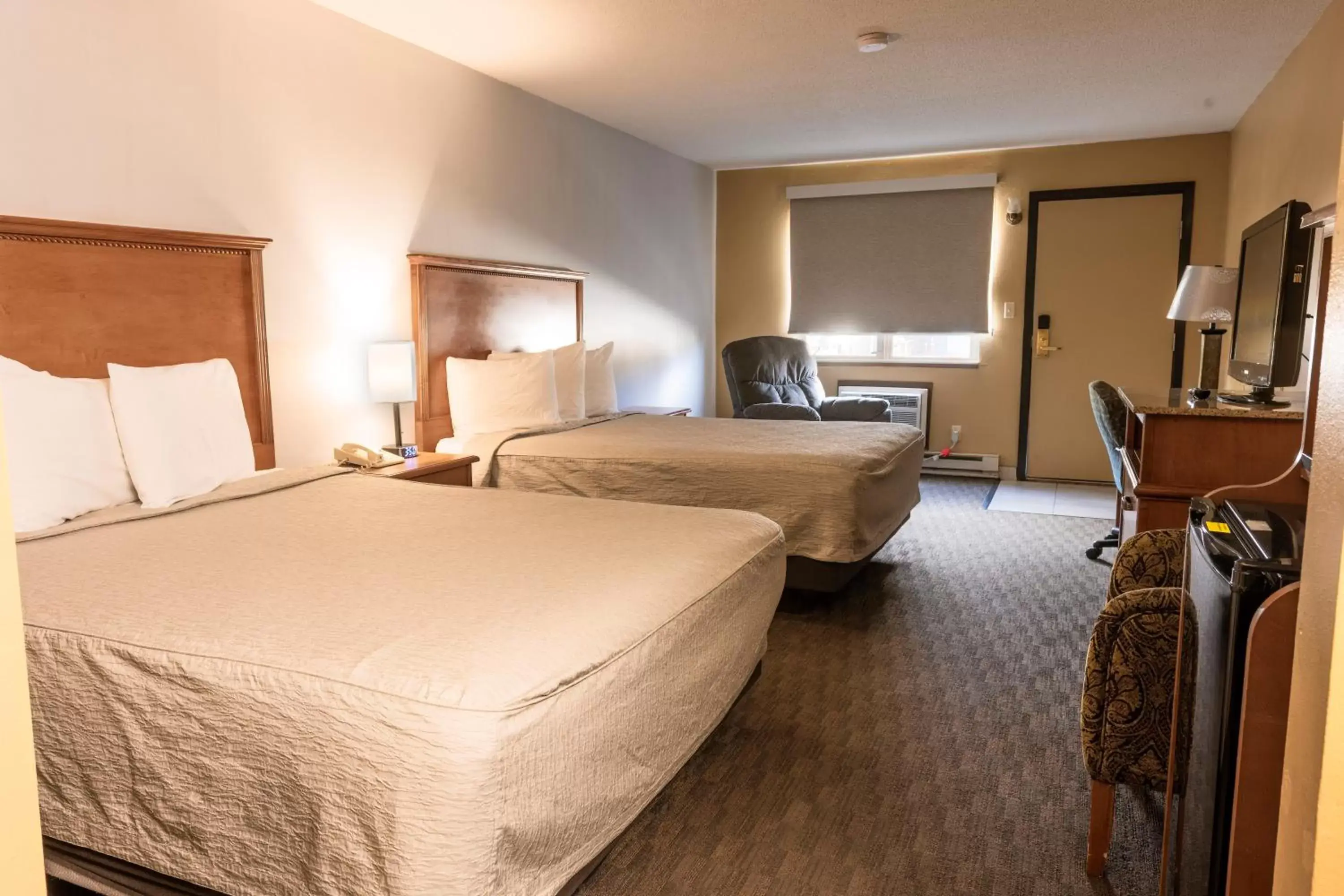 2 Queen Beds, Deluxe, Non-Smoking in Governors Inn a Travelodge by Wyndham 2 Queen Beds, Deluxe, Non-Smoking in Governors Inn a Travelodge by Wyndham