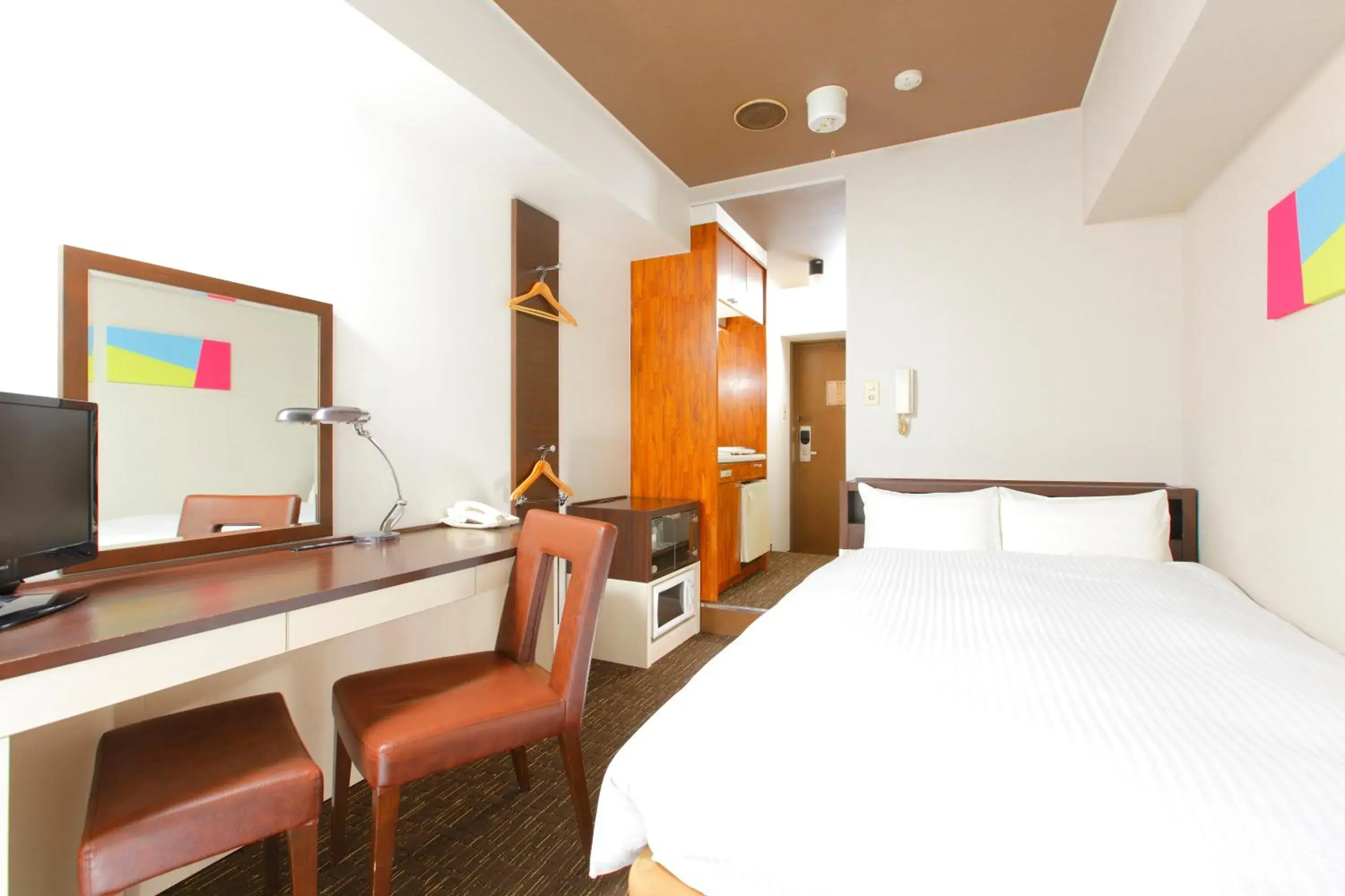 Double Room with Small Double Bed - House Keeping is Optional with Additional Cost - Smoking in FLEXSTAY INN Kawasaki Kaizuka Double Room with Small Double Bed - House Keeping is Optional with Additional Cost - Smoking in FLEXSTAY INN Kawasaki Kaizuka