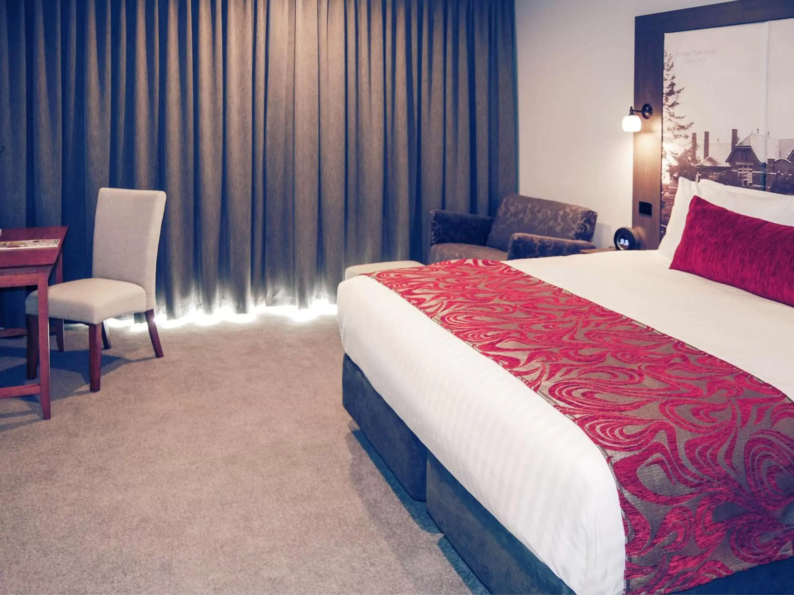 Superior Room with King Bed in Mercure Warragul Superior Room with King Bed in Mercure Warragul