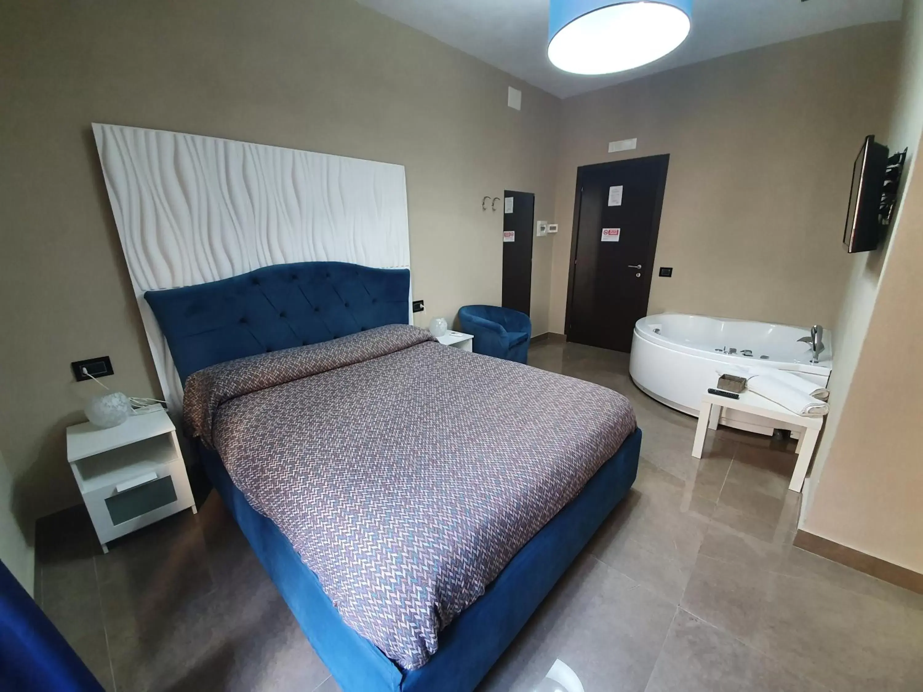 Queen Room with Spa Bath in Beverello Suite Queen Room with Spa Bath in Beverello Suite