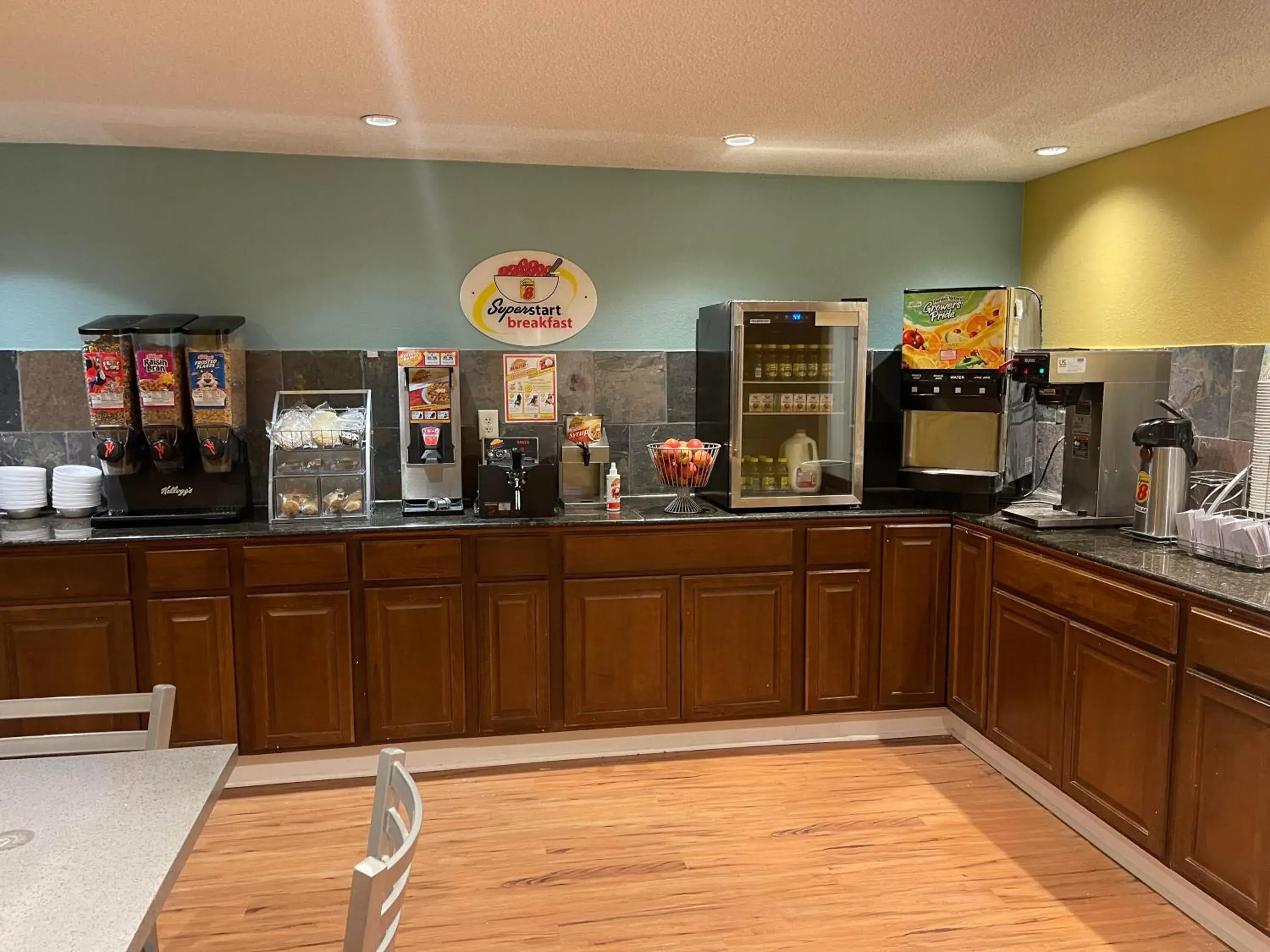 Super 8 by Wyndham Monroe Super 8 by Wyndham Monroe