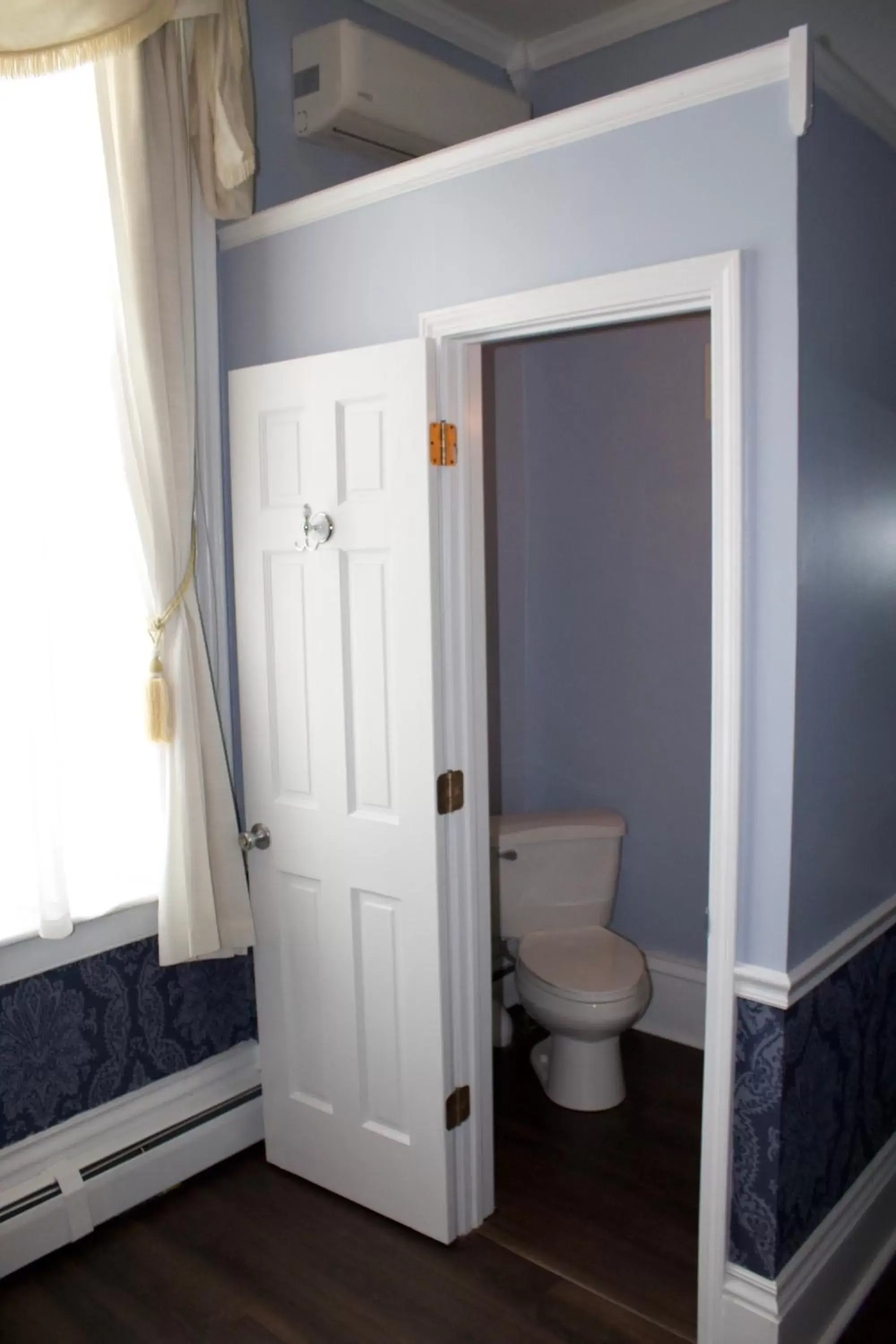 Queen Room in The Gridley Inn B&B Queen Room in The Gridley Inn B&B