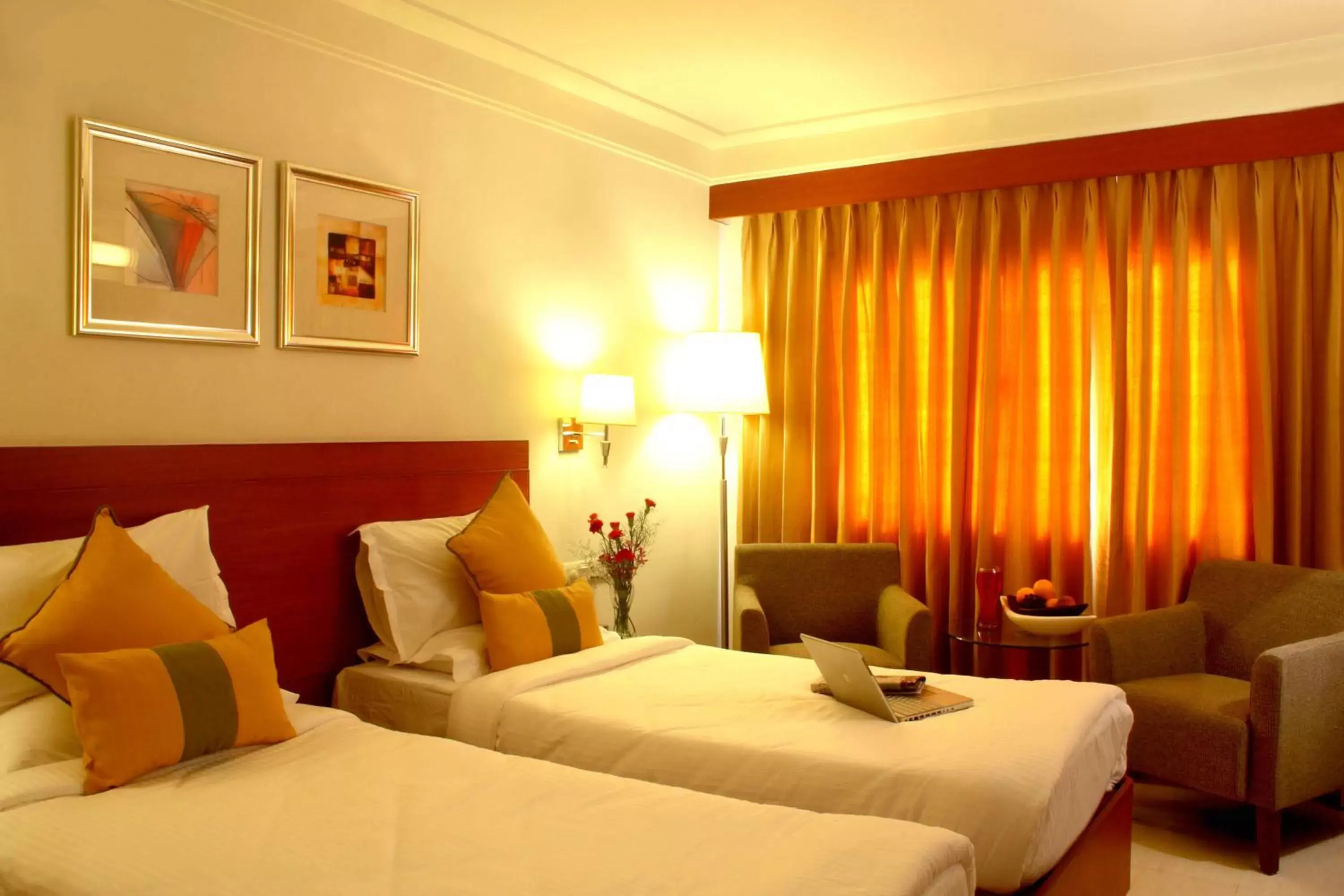 Standard Double or Twin Room - single occupancy in Hampshire Plaza Standard Double or Twin Room - single occupancy in Hampshire Plaza