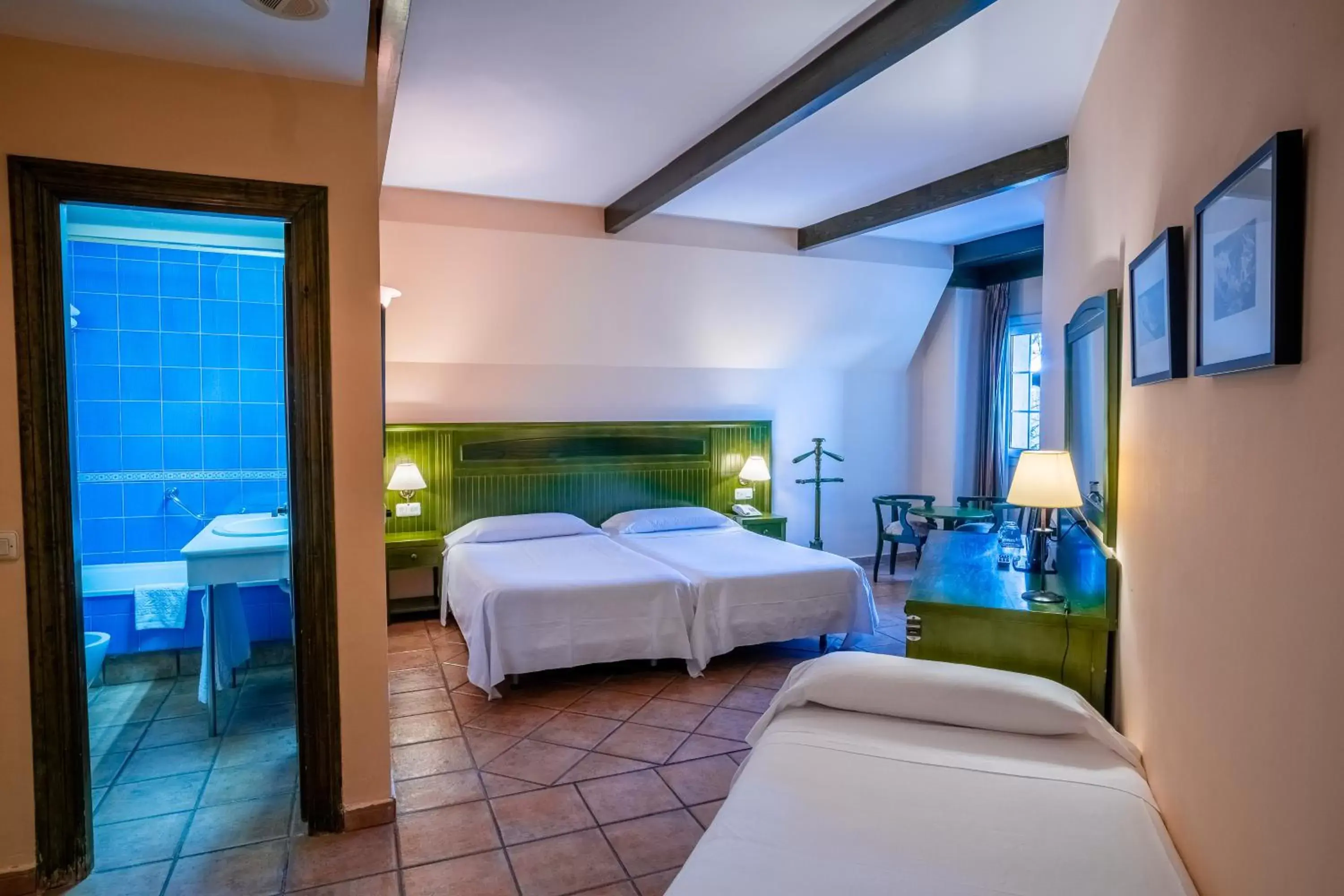 Standard Triple Room (2 Adults + 1 Child) in Hotel Ziryab Standard Triple Room (2 Adults + 1 Child) in Hotel Ziryab