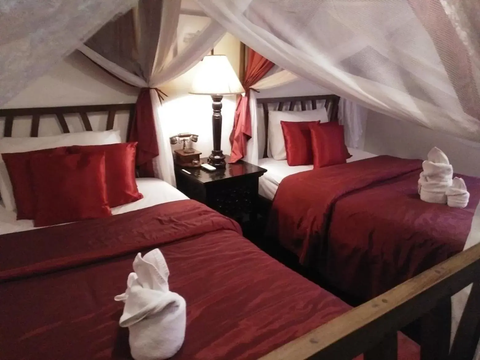 Twin Room in Tri Yaan Na Ros Colonial House Twin Room in Tri Yaan Na Ros Colonial House