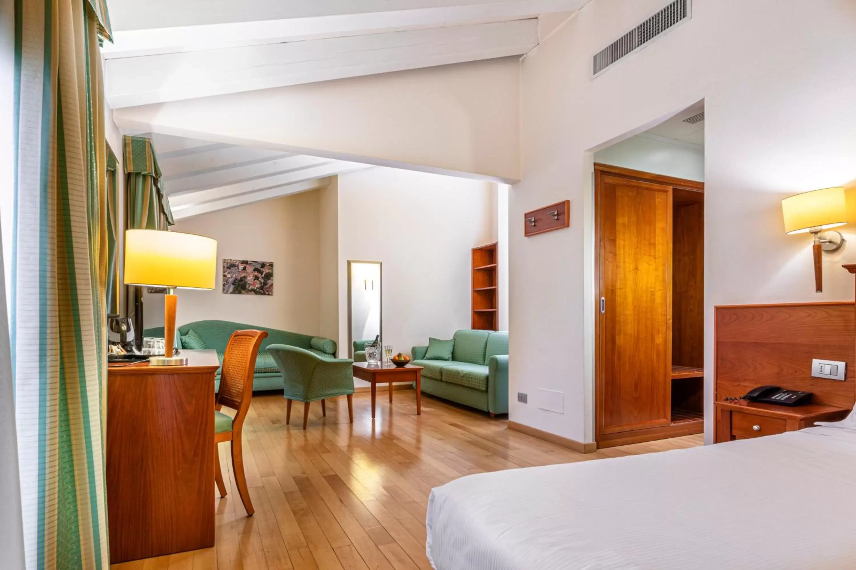 Family Room (4 Adults) in BEST WESTERN Titian Inn Hotel Treviso Family Room (4 Adults) in BEST WESTERN Titian Inn Hotel Treviso