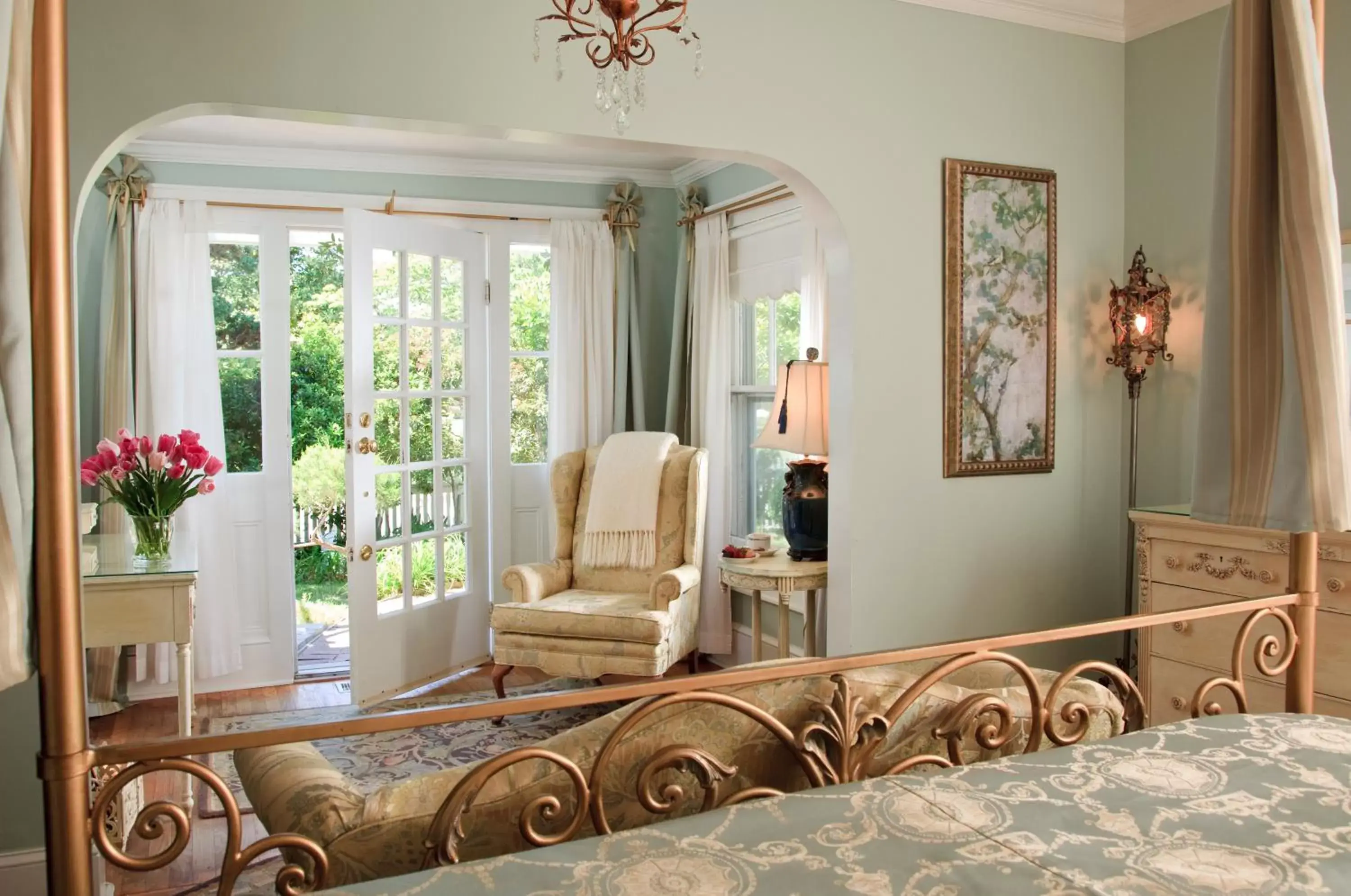 Superior Suite with Spa Bath - Ground Floor in White Doe Inn Bed & Breakfast Superior Suite with Spa Bath - Ground Floor in White Doe Inn Bed & Breakfast