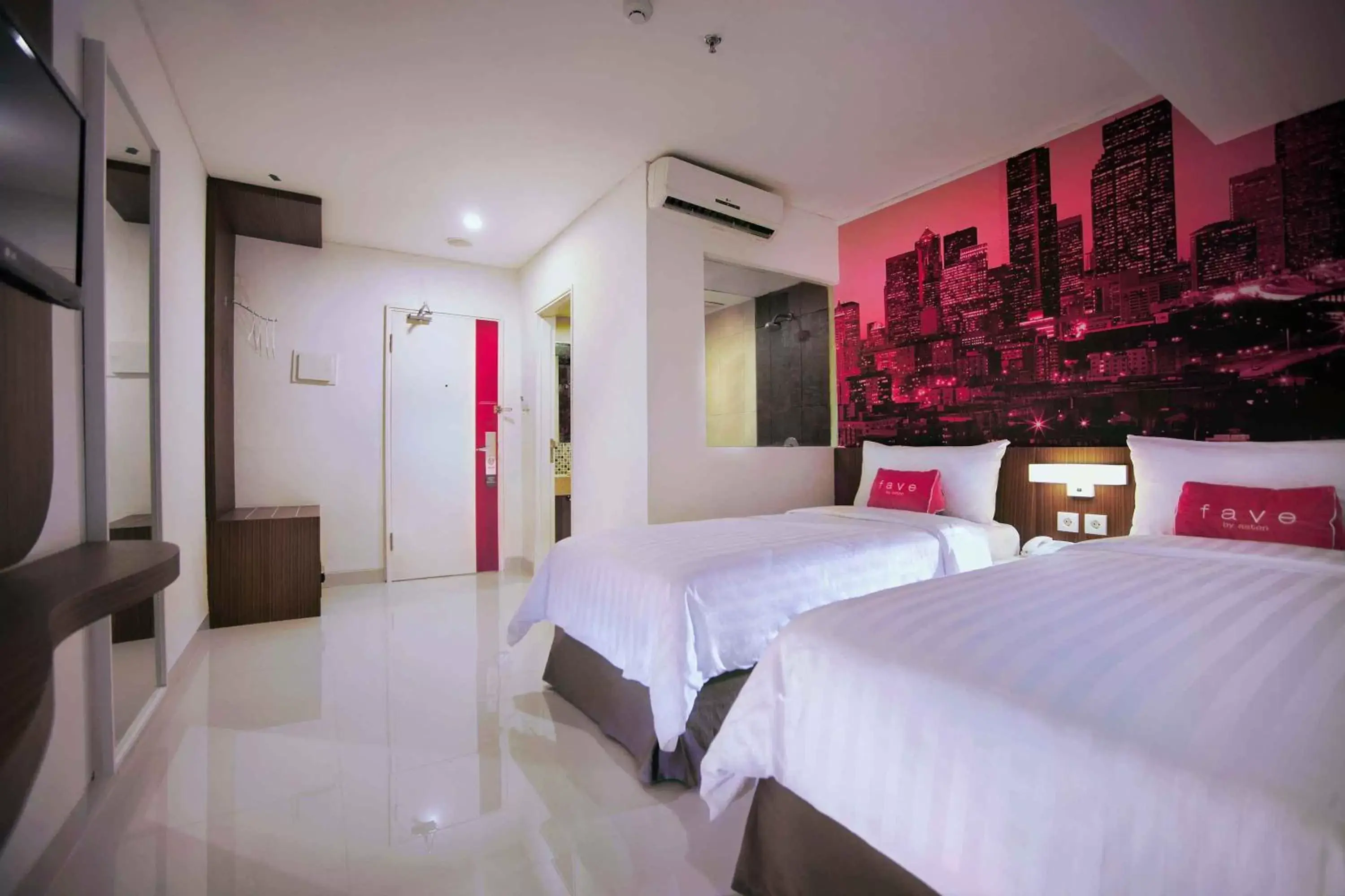 Standard Double or Twin Room in favehotel PGC Cililitan Standard Double or Twin Room in favehotel PGC Cililitan