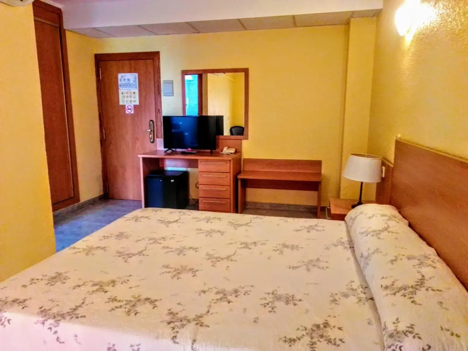 Standard Single Room - single occupancy in Felipe II Standard Single Room - single occupancy in Felipe II